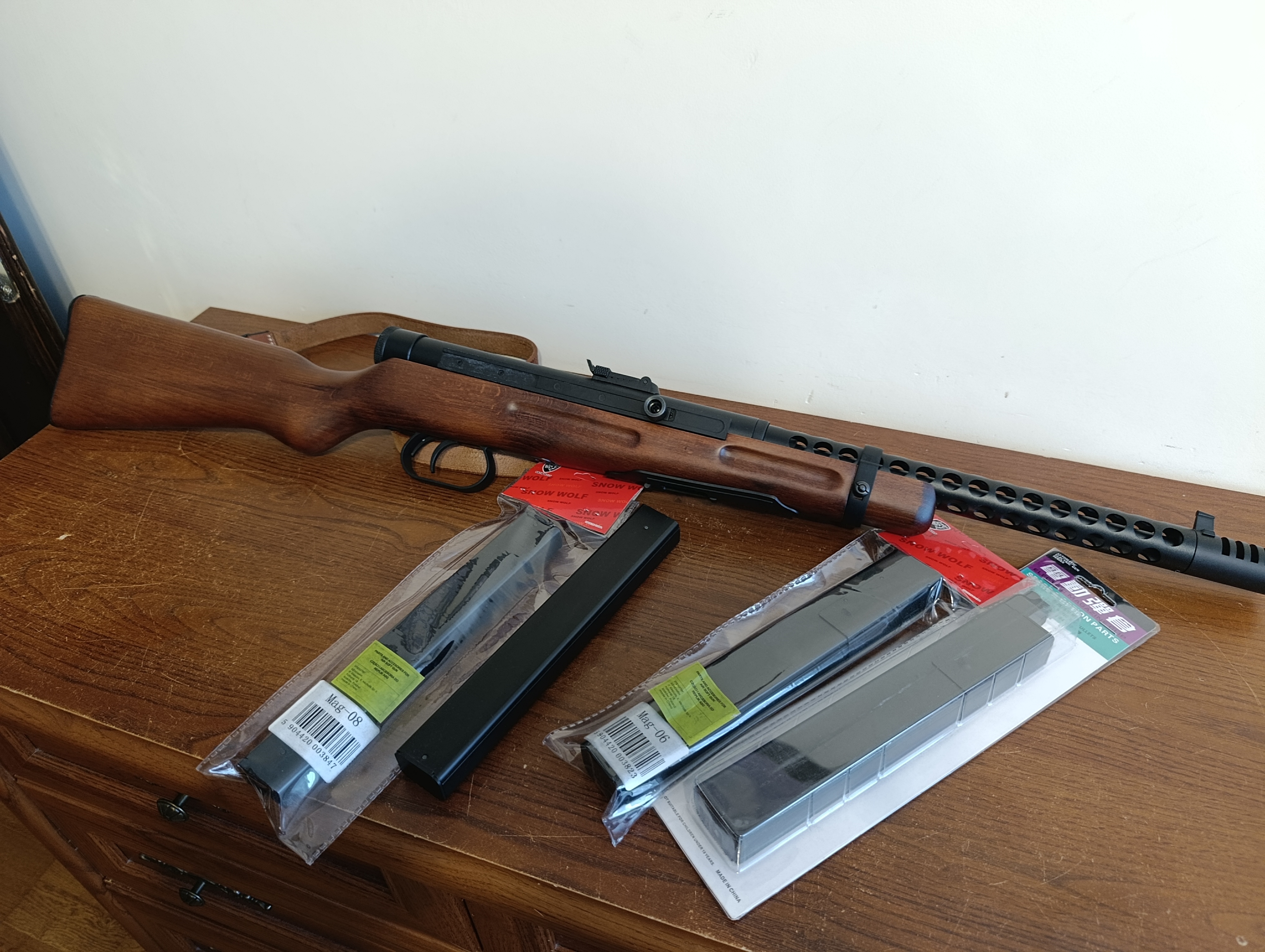 Replika Pistoletu Maszynowego Beretta BerettaSW-08 M1938 Snow Wolf drewno