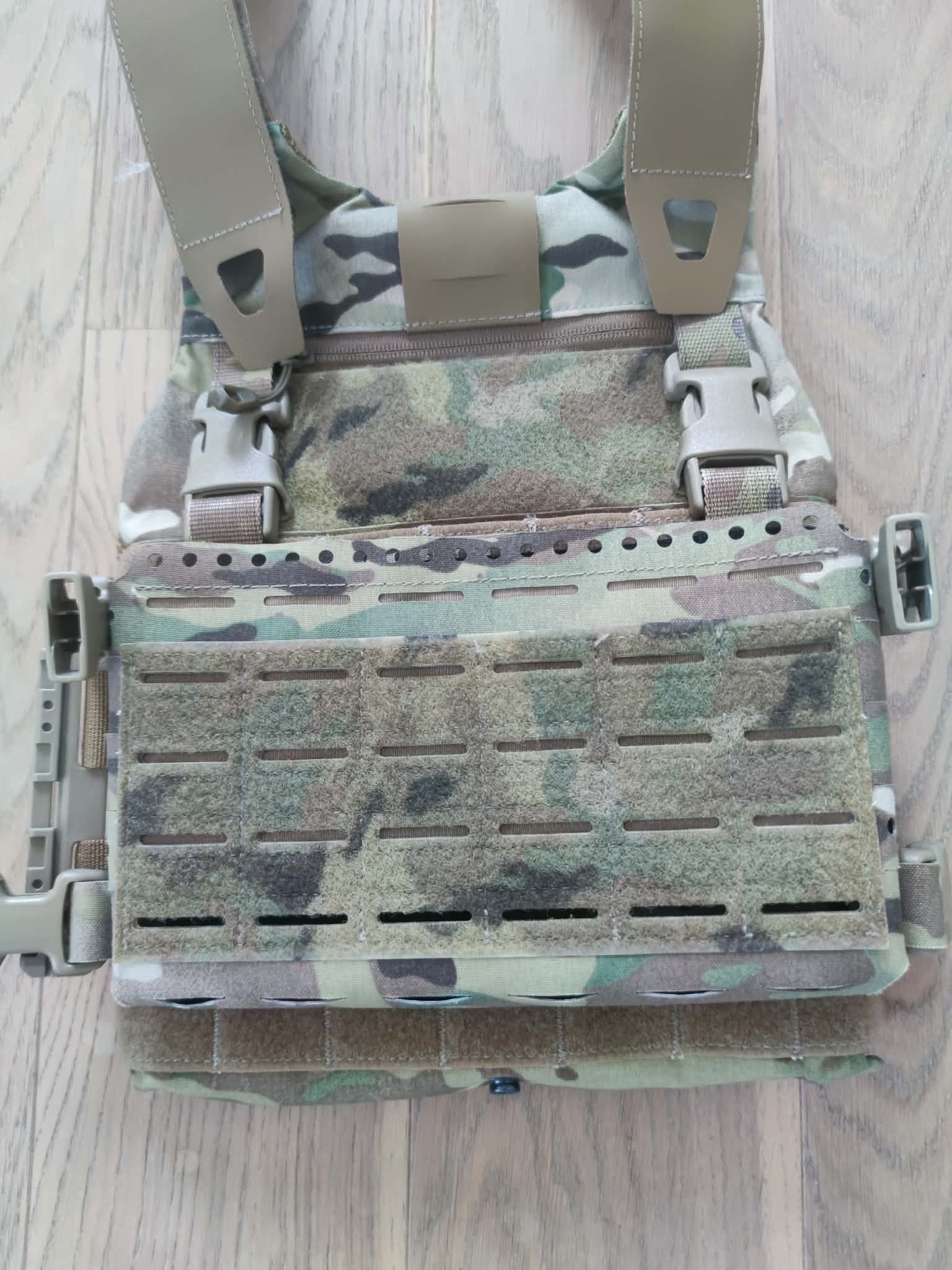 Niskoprofilowa Kamizelka Ape Force Gear FCSK 2.0 MC z insertami oraz front flapem też od Ape Force gear