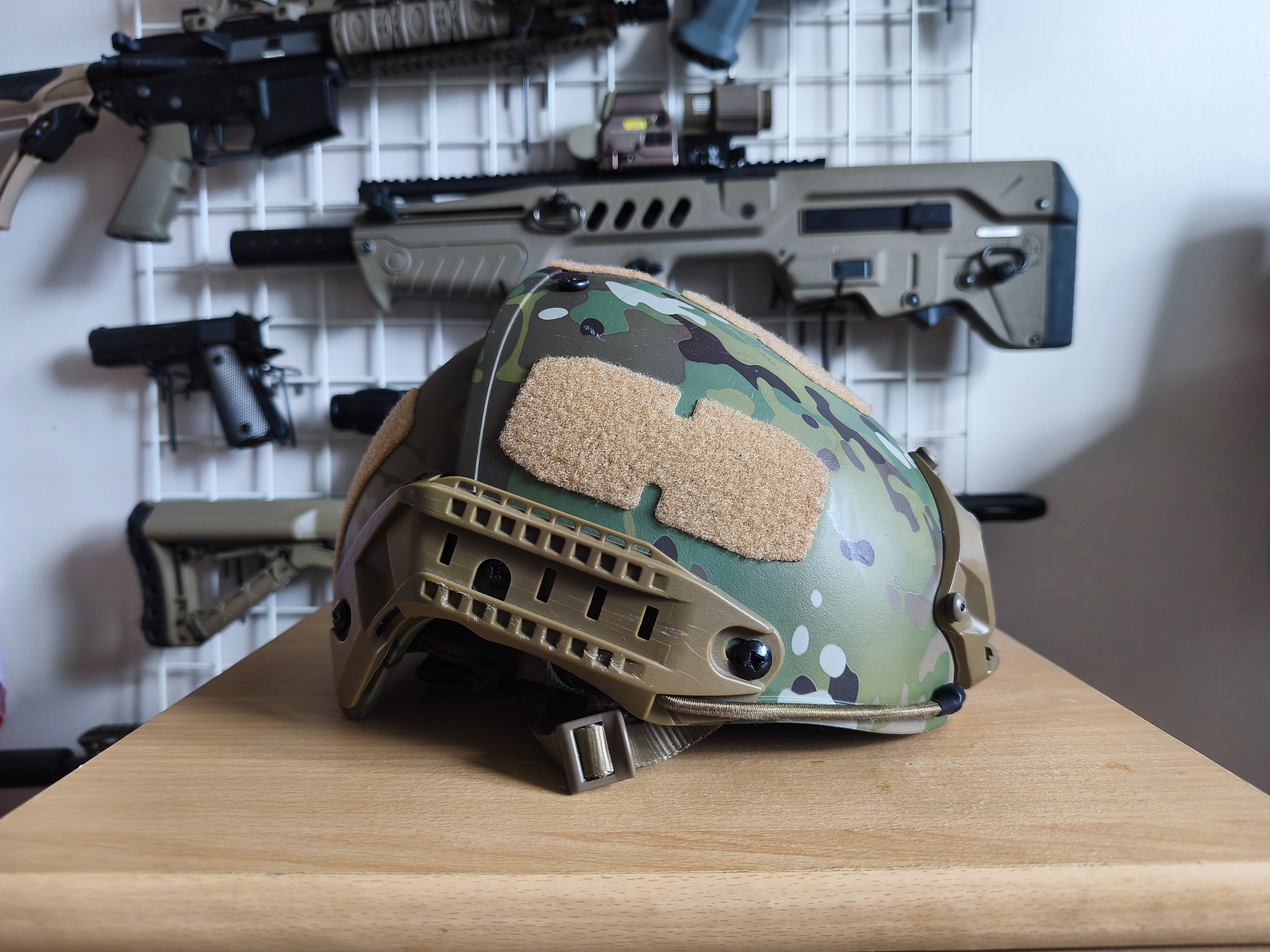 Replika hełmu CryePrecision AirFrame produkcji Ultimate Tactical w Multicam