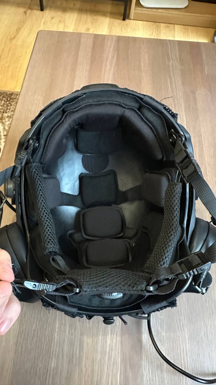 DOINWESTOWANY Kask FAST + Upgrade Wnętrza