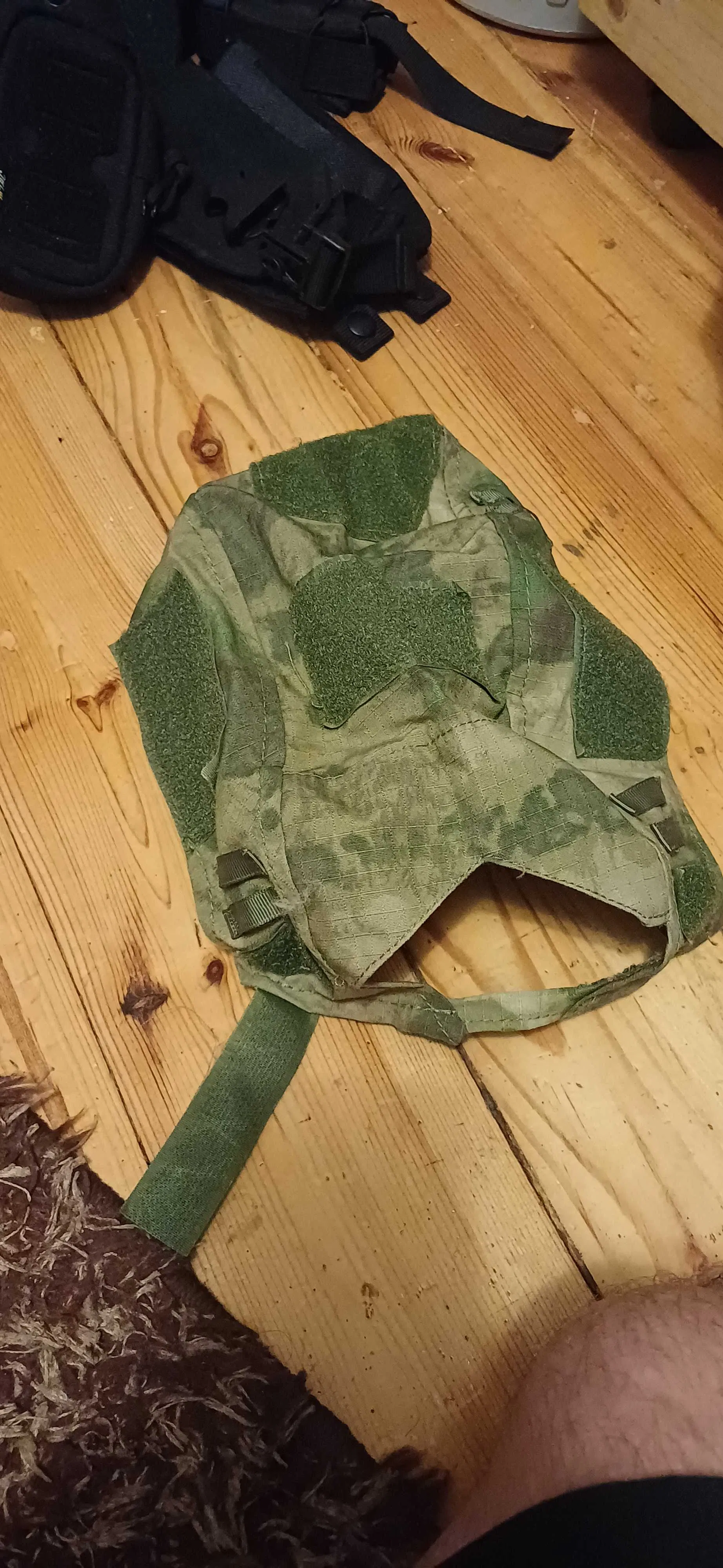 Ghillie Novritsch Everglade (ATACS FG) + pokrowiec na hełm + maskowanie na tłumik ZESTAW