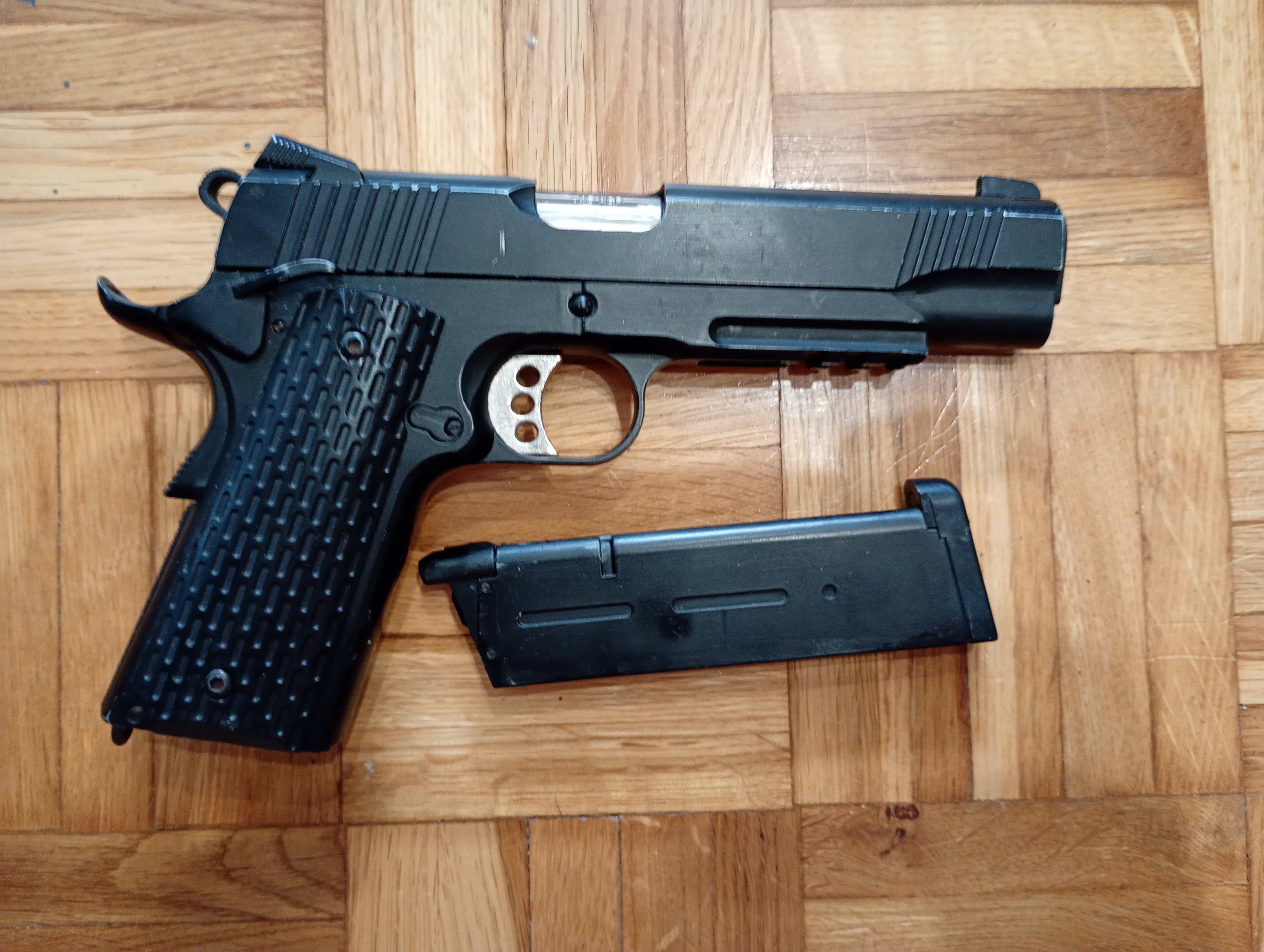 R28 Colt 1911