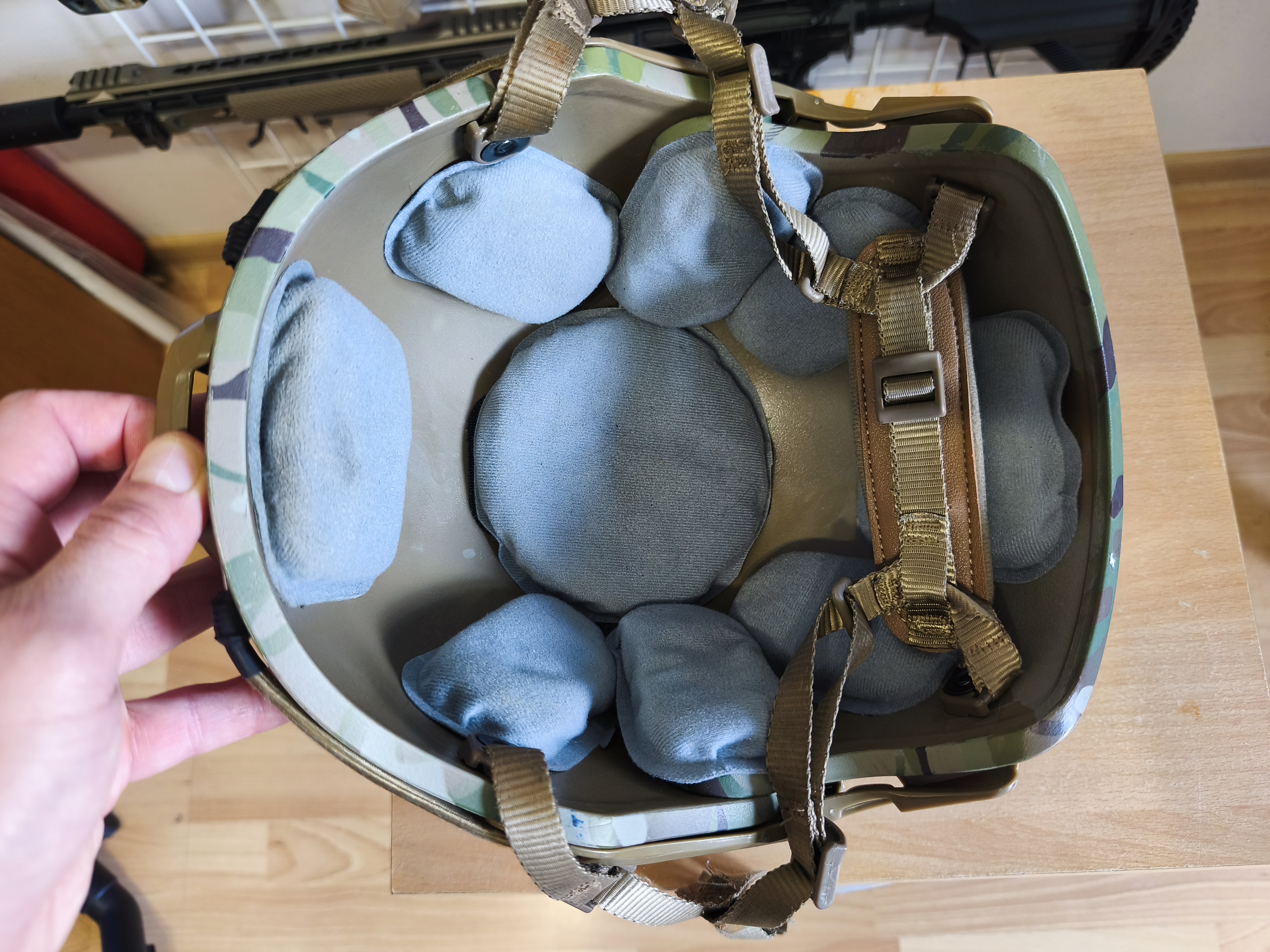 Replika hełmu CryePrecision AirFrame produkcji Ultimate Tactical w Multicam