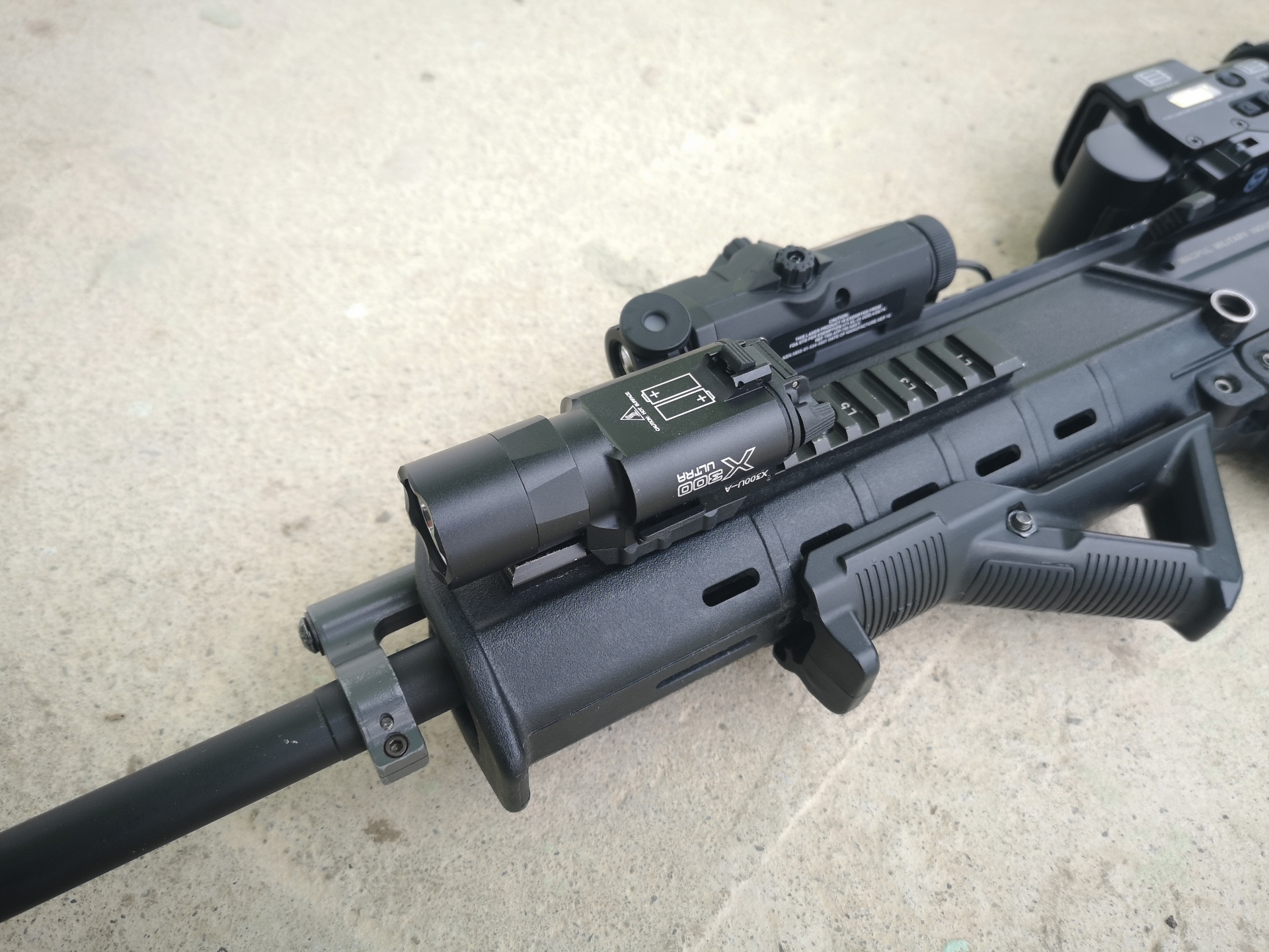 Latarka SureFire X300U jak nowa