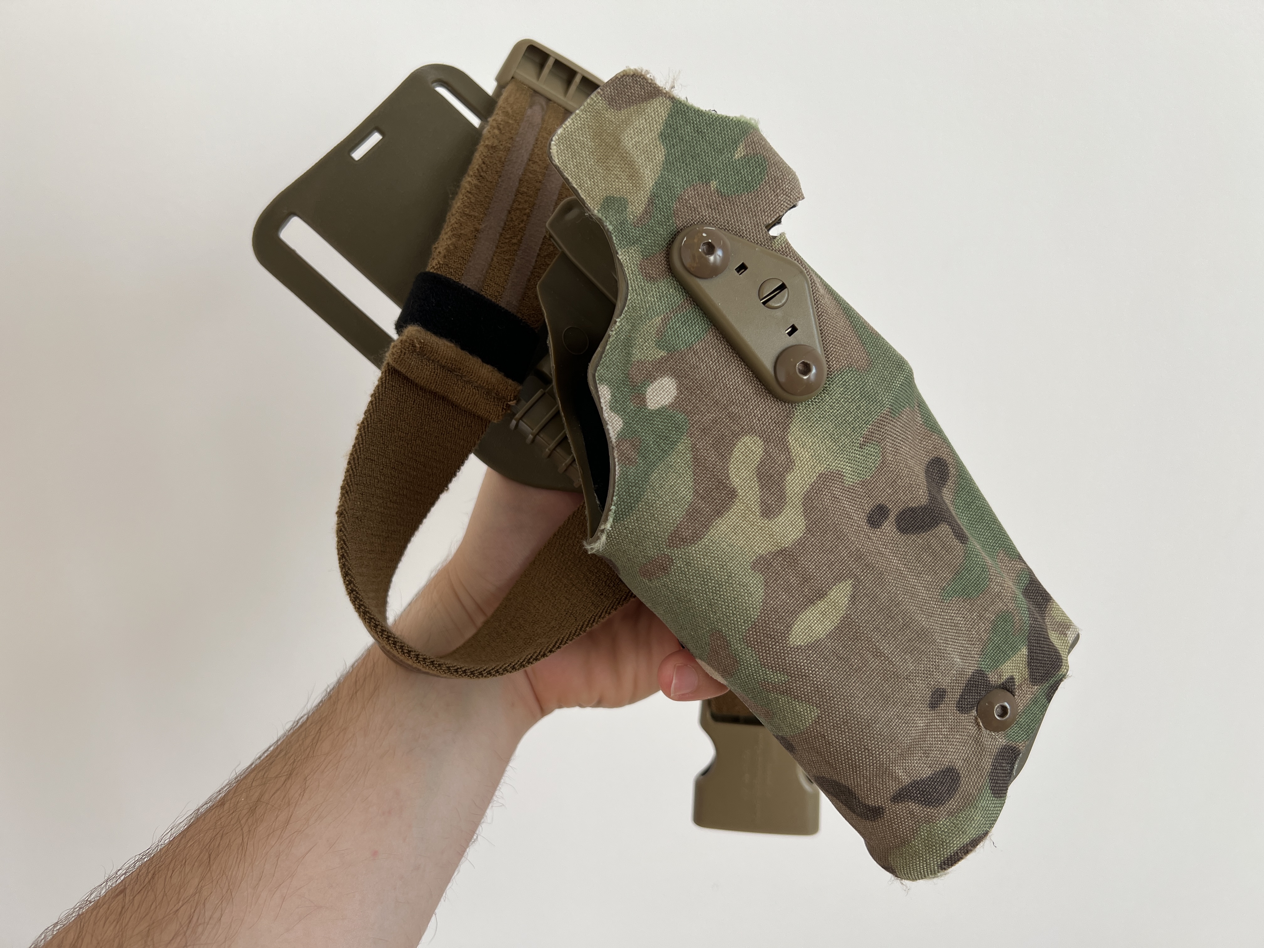 Kopia kabury Safariland do Glocka 17 z latarką