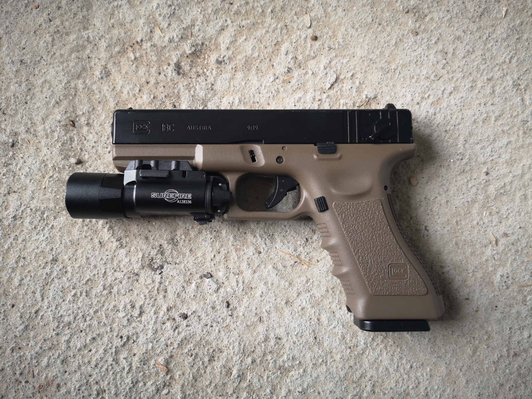 Latarka SureFire X300U jak nowa