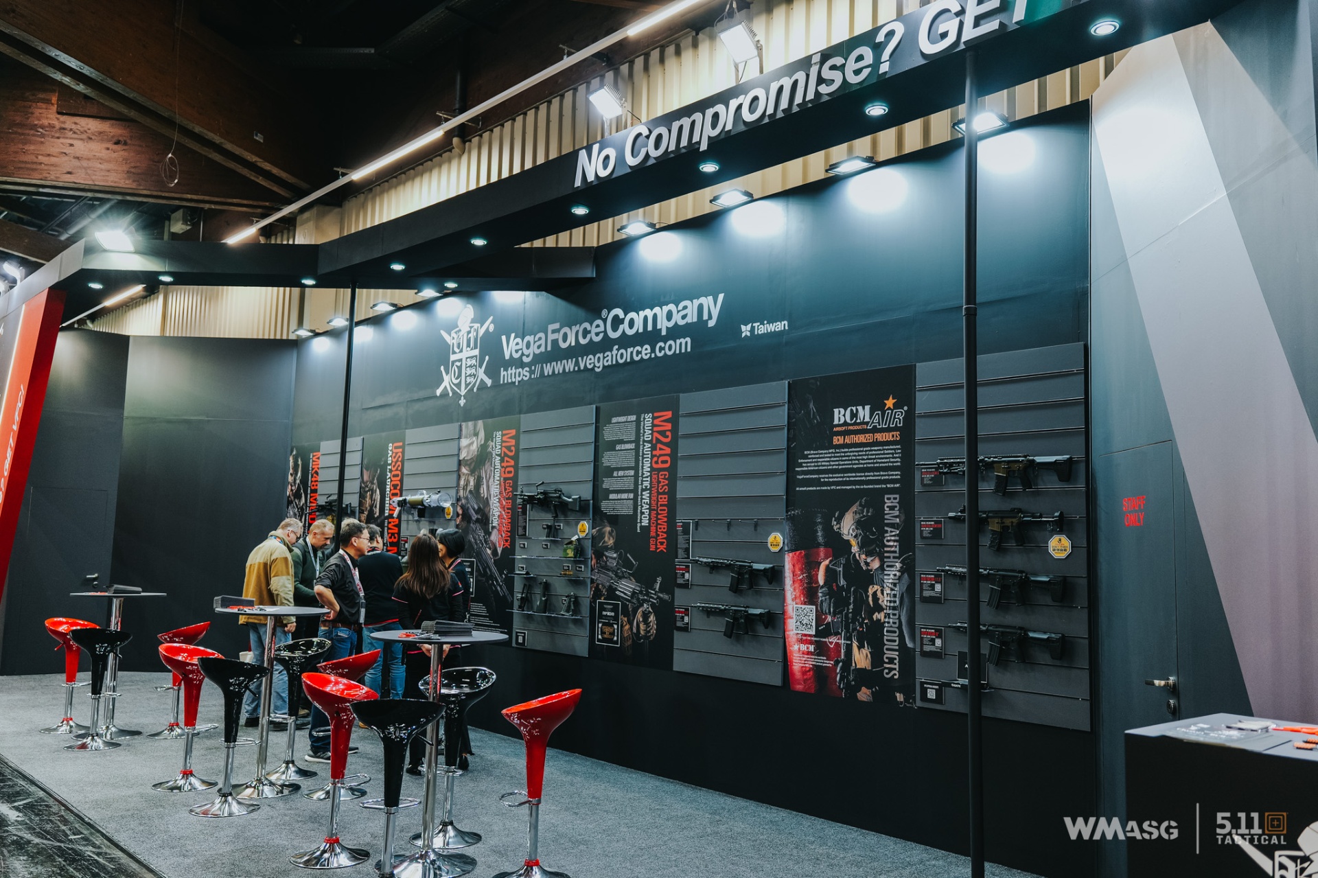 Nowy prototyp repliki Vega Force Company na targach IWA 2023