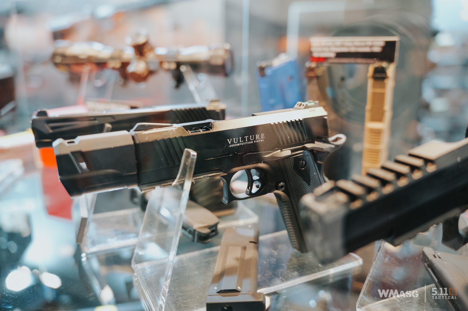 Red Wolf Airsoft z licencjonowanymi produktami własnej produkcji.