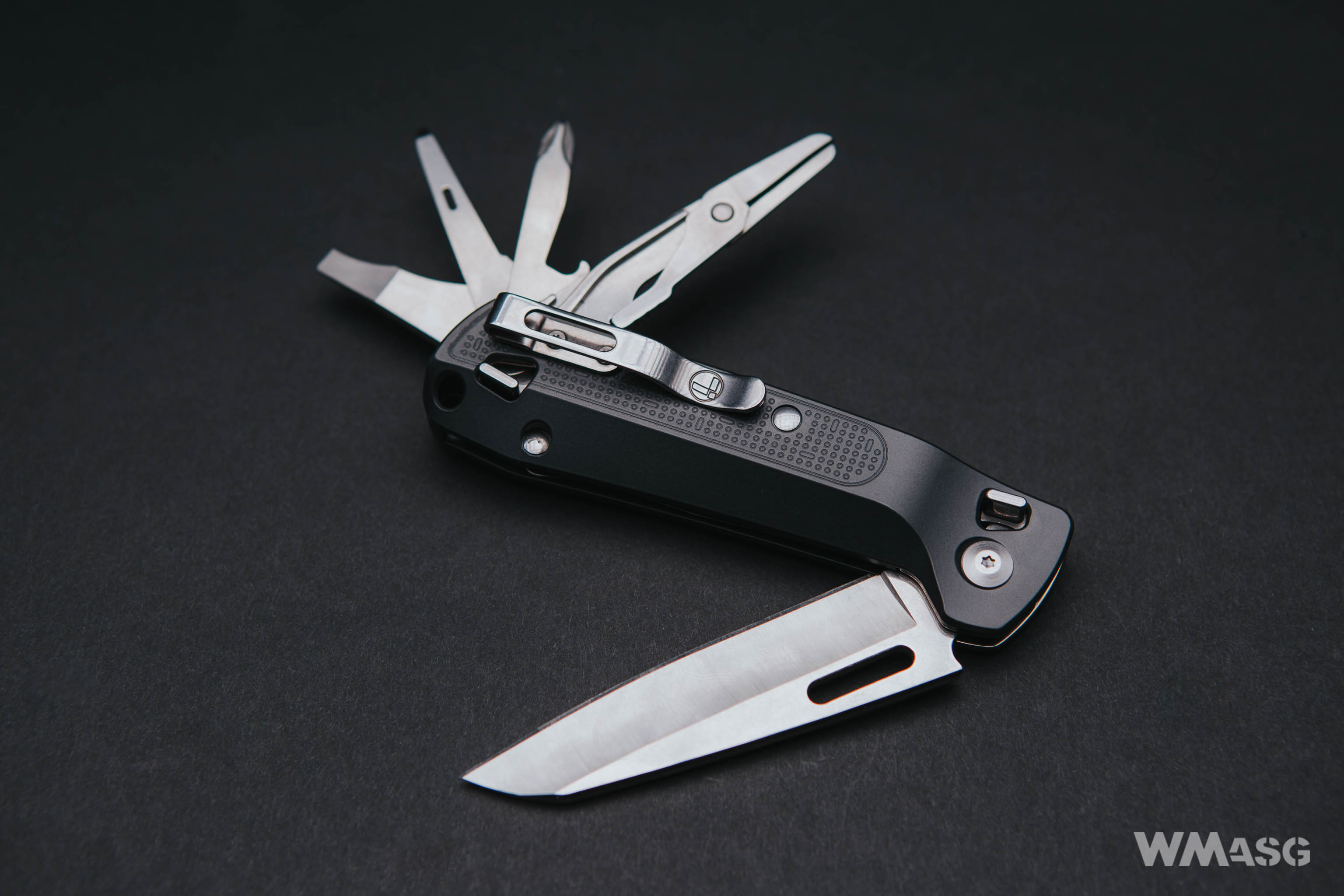 Leatherman FREE K4 (stiudio)