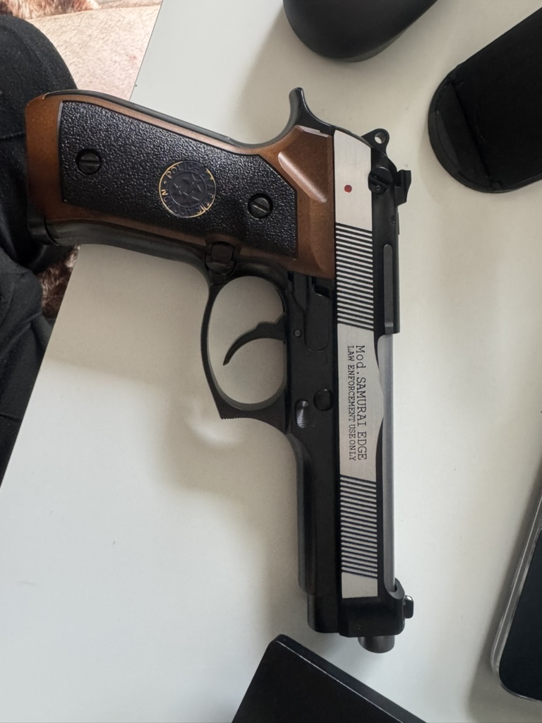 WE Samurai Edge Standard V.2 M9 Full Auto GBB + drum mag + akcesoria