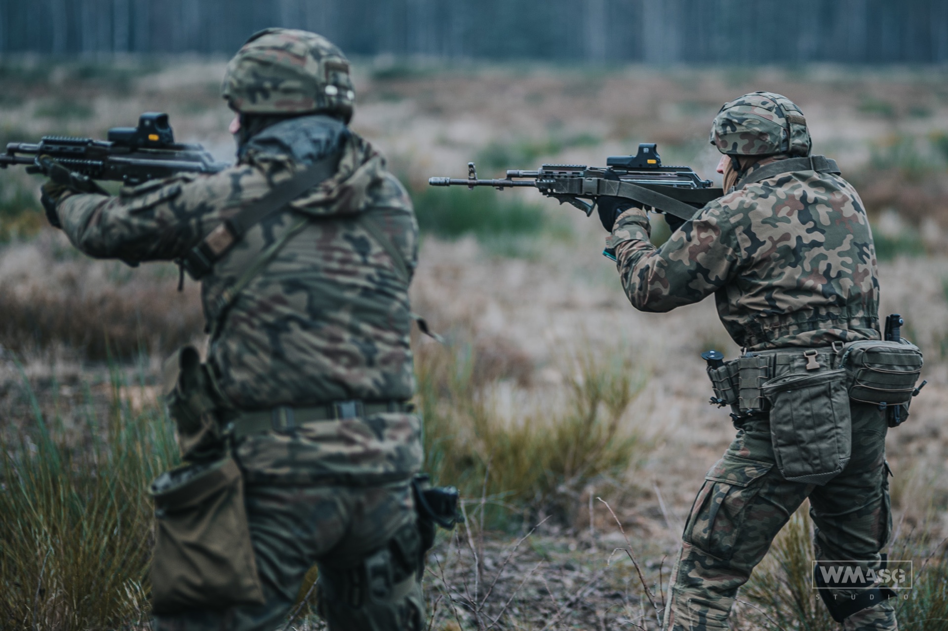 Żołnierze 6bdow na poligonie w Orzyszu (12.2020)