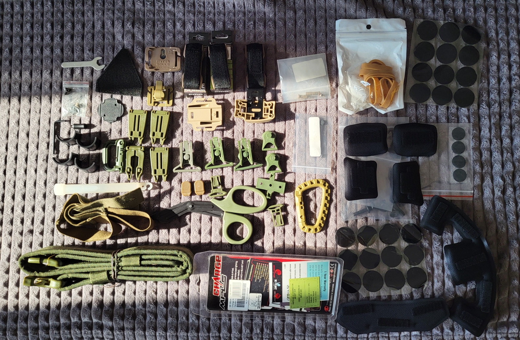 !LICYTACJA BEZ CENY MINIMALNEJ! PAS TAKTYCZNY, MONTAŻE, NOŻYCZKI, NASZYWKA (MOLLE HEŁM KAMIZELKA FMA)