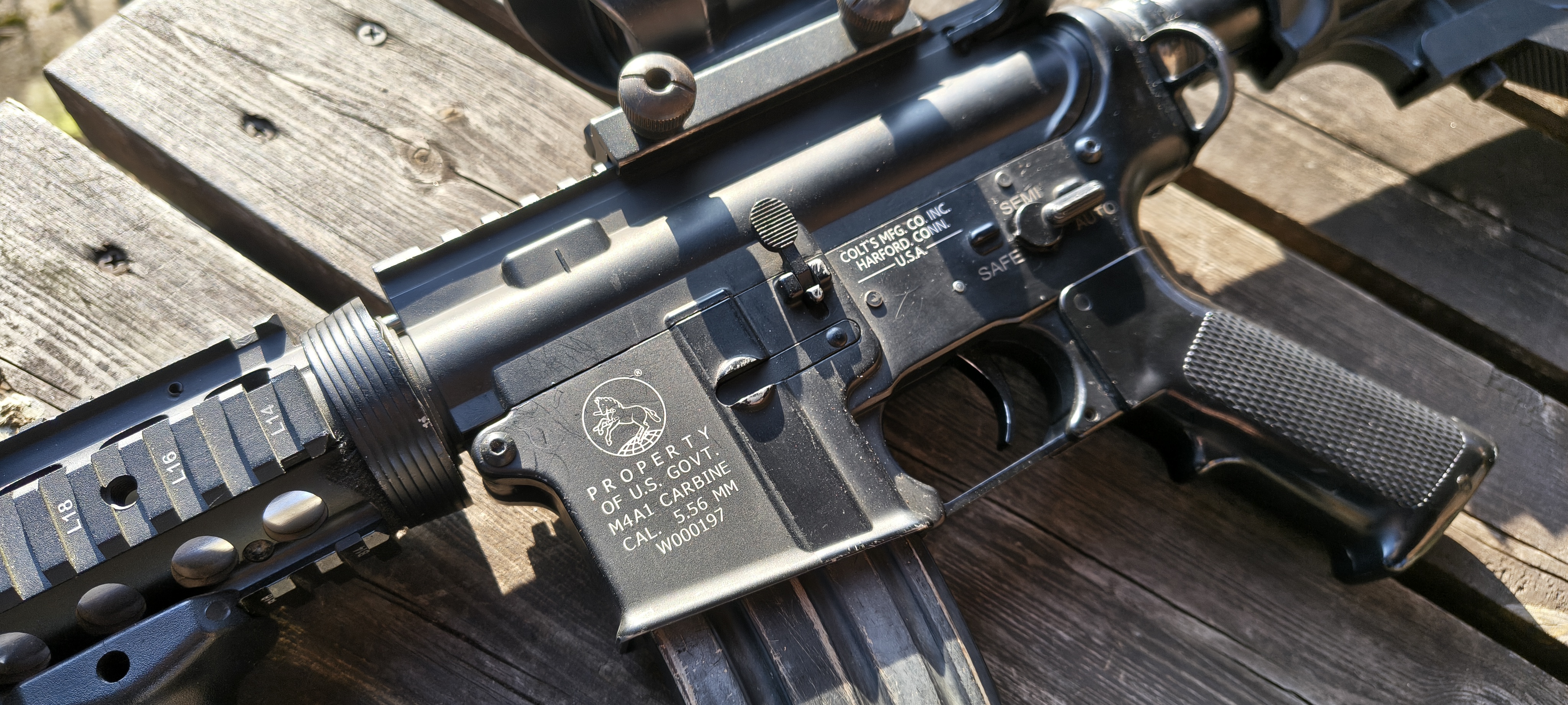 M4 P&J z oznaczeniami + luneta ACOG+ PEQ