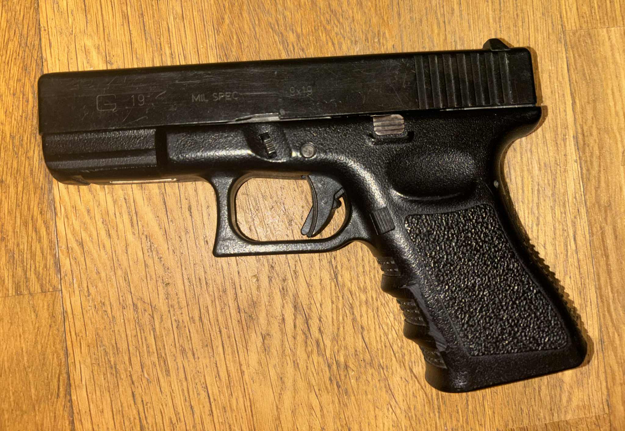 Glock 19+części od firmy Asg (Cena do dogadania) (,,Oddam za grosze")