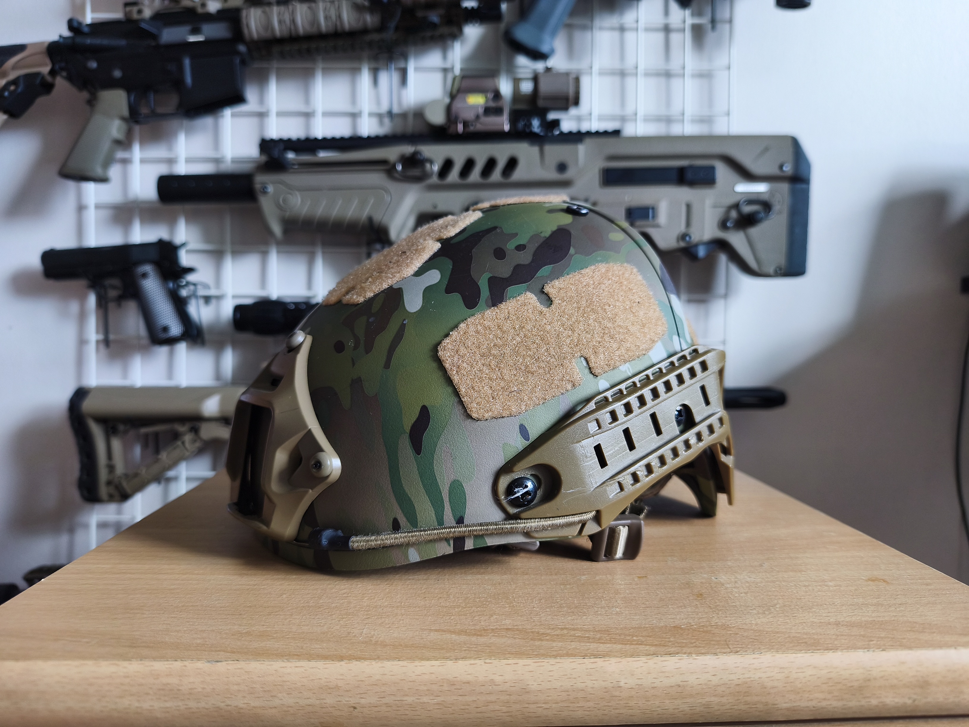 Replika hełmu CryePrecision AirFrame produkcji Ultimate Tactical w Multicam