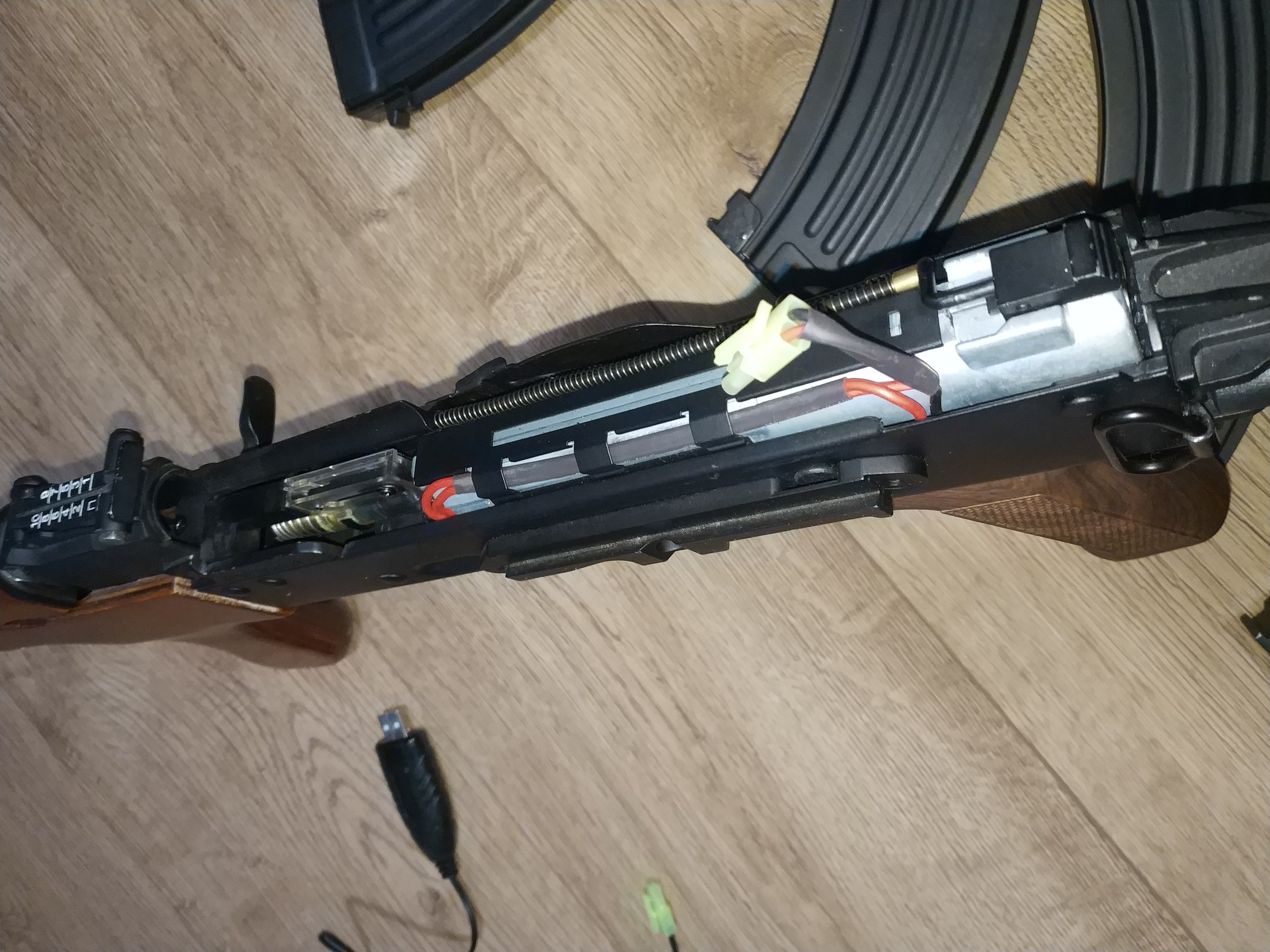 CYMA CM.048 AK + 4 magazynki + ładowarka | stal | zestaw