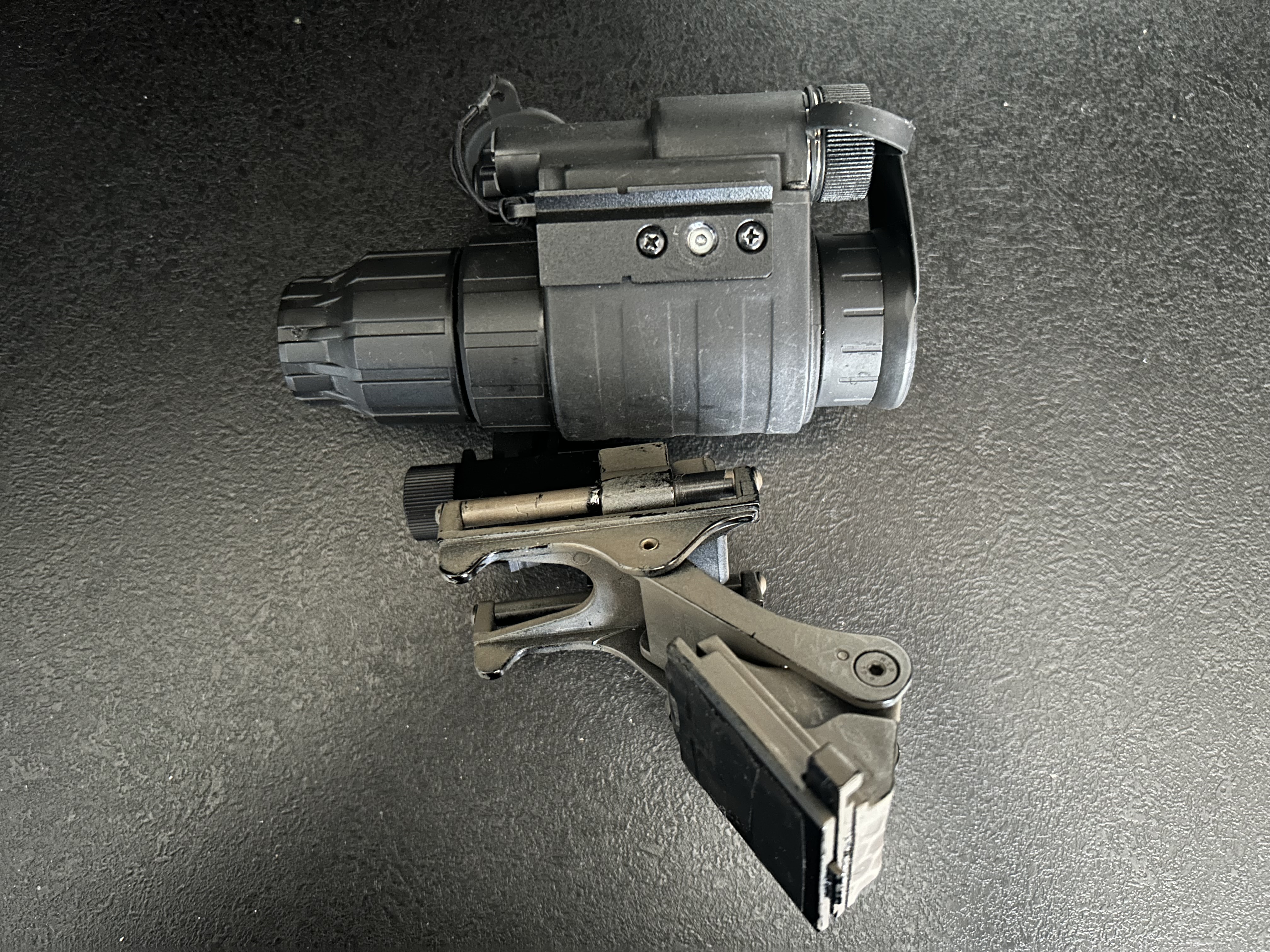 Noktowizor analogowy Pulsar Challenger plus montaż