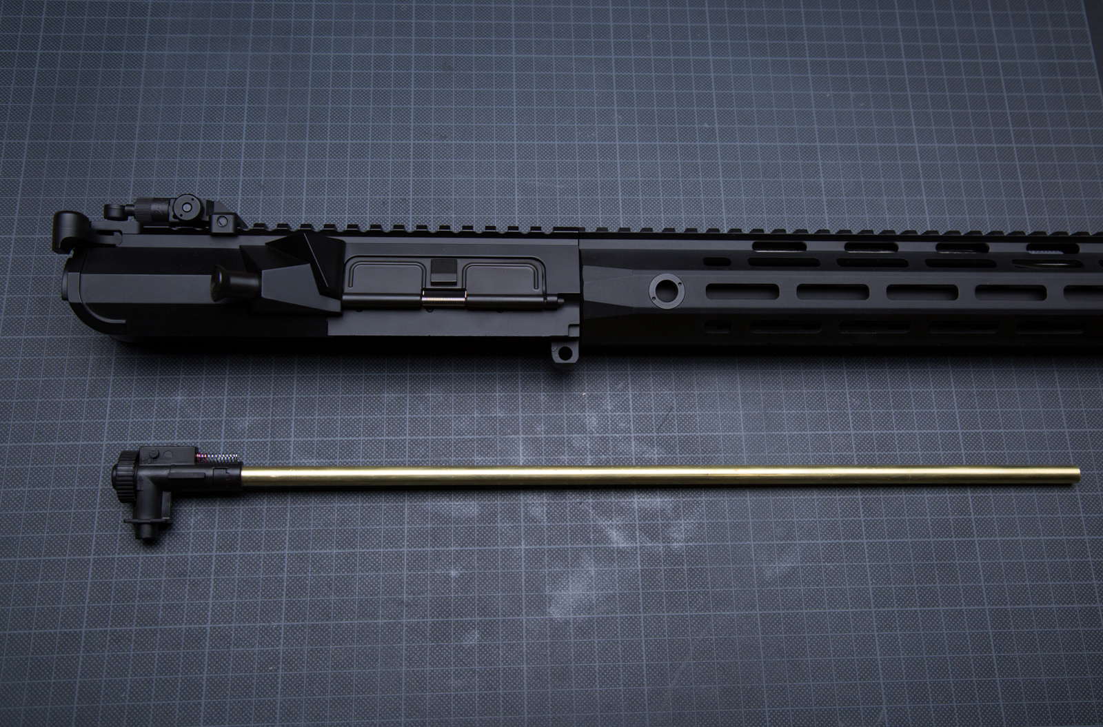Cyma CM.098A - wewnątrz