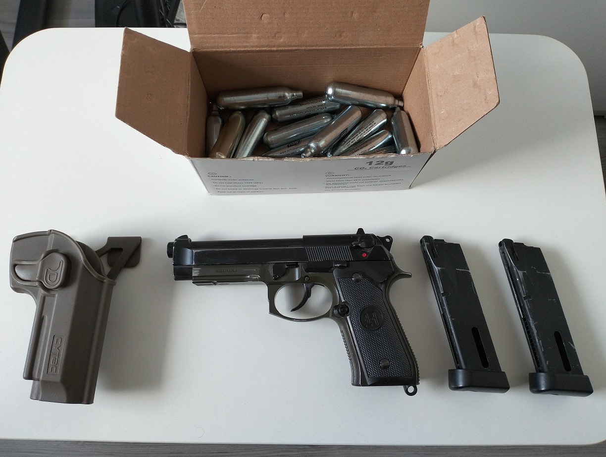 KJW M9 CO2 + magazynki + kabura