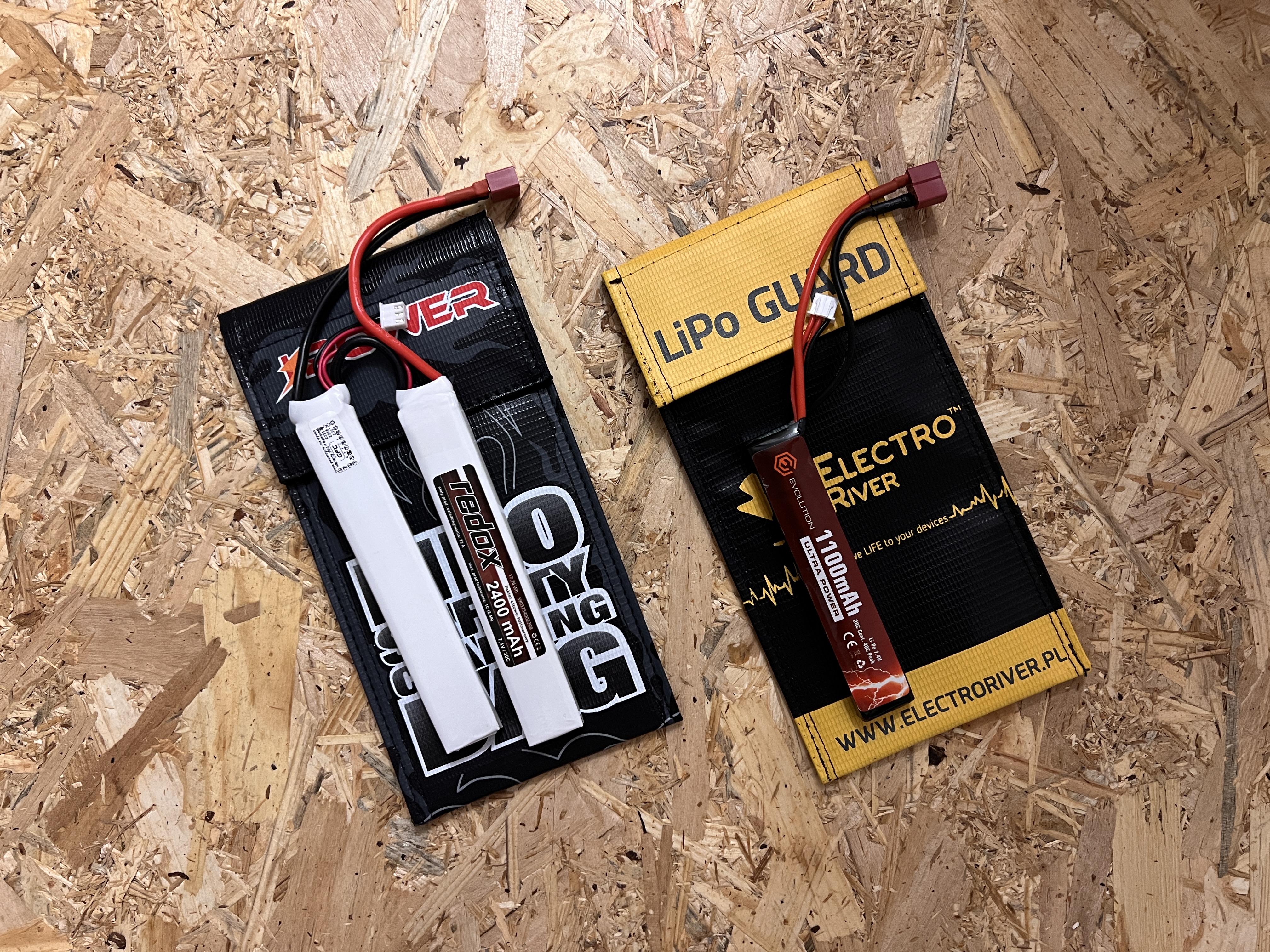 NOWE akumulatory Li-Po 7.4V z etui ochronnymi