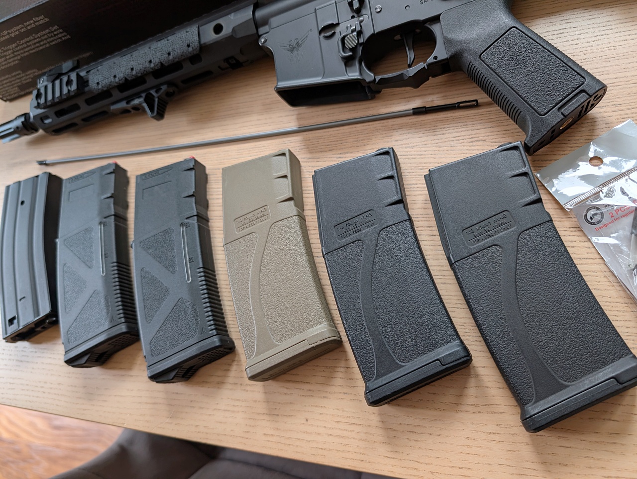 Double Eagle M906B Honey Badger + magazynki + pas + pokrowiec
