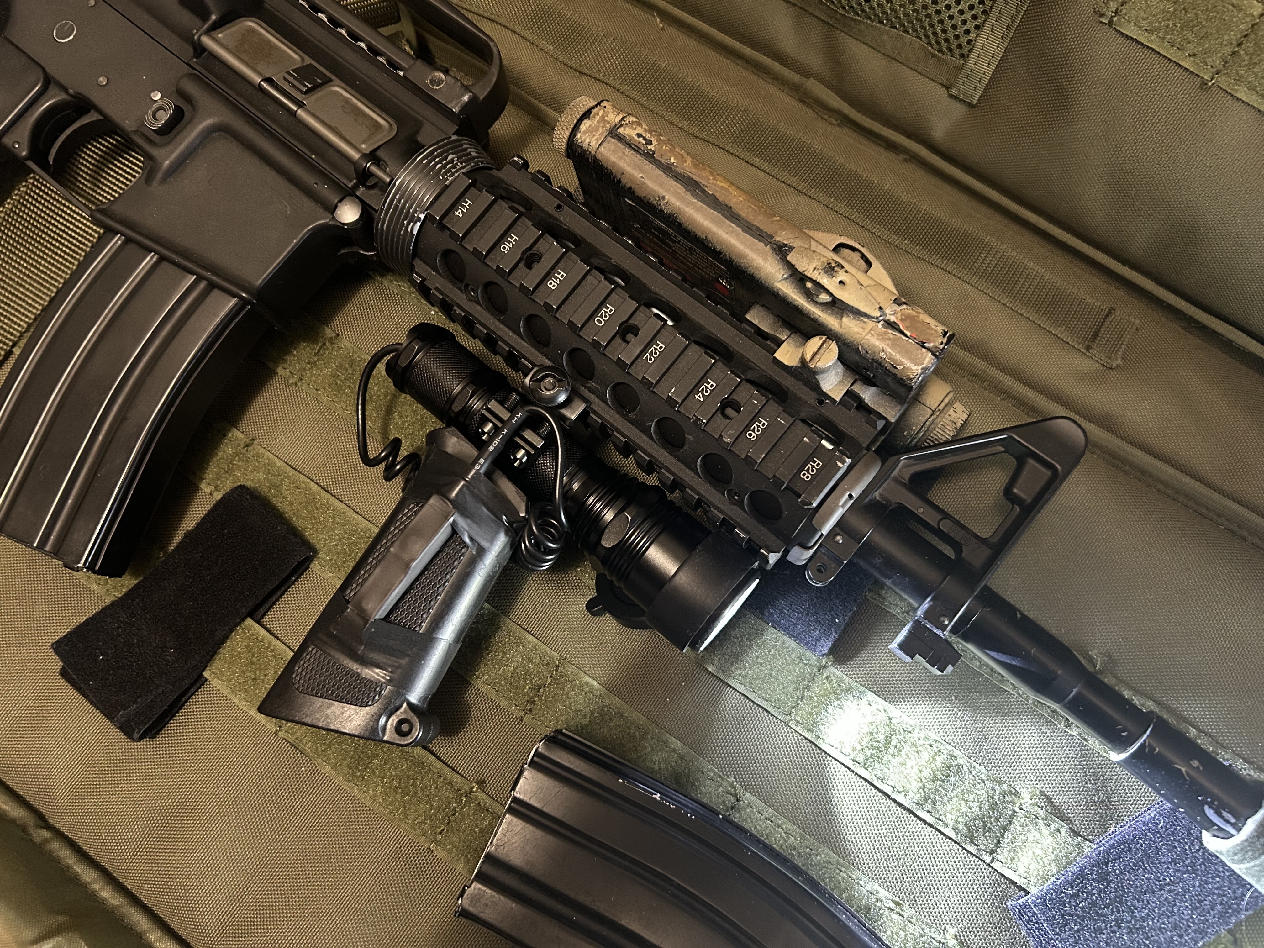 Karabin m4a1 GBBR WE RATECH stalowy zespół spustowy gas blowback latarka magazynki