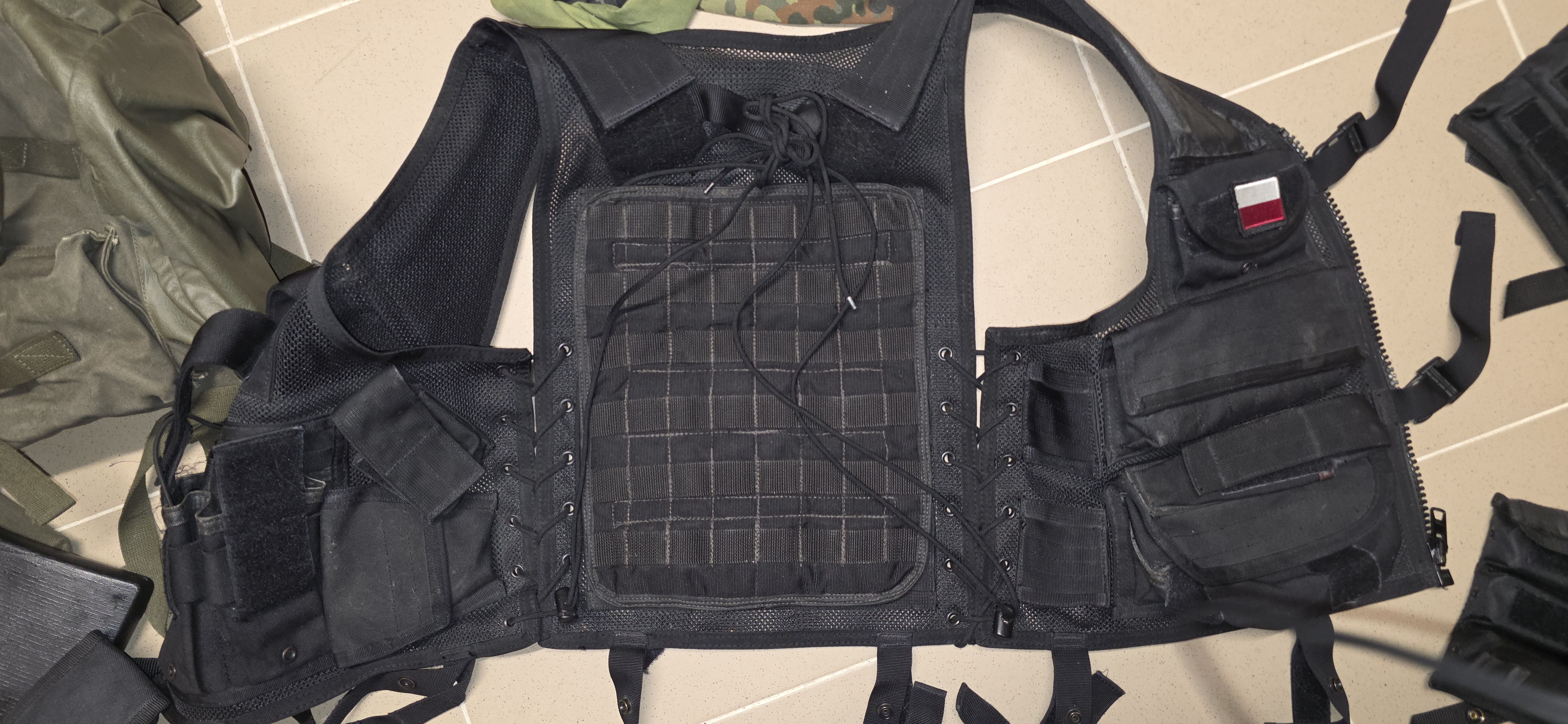 Zestaw Tac-Vest / Omega (Blackhawk) + panel udowy + ładownice