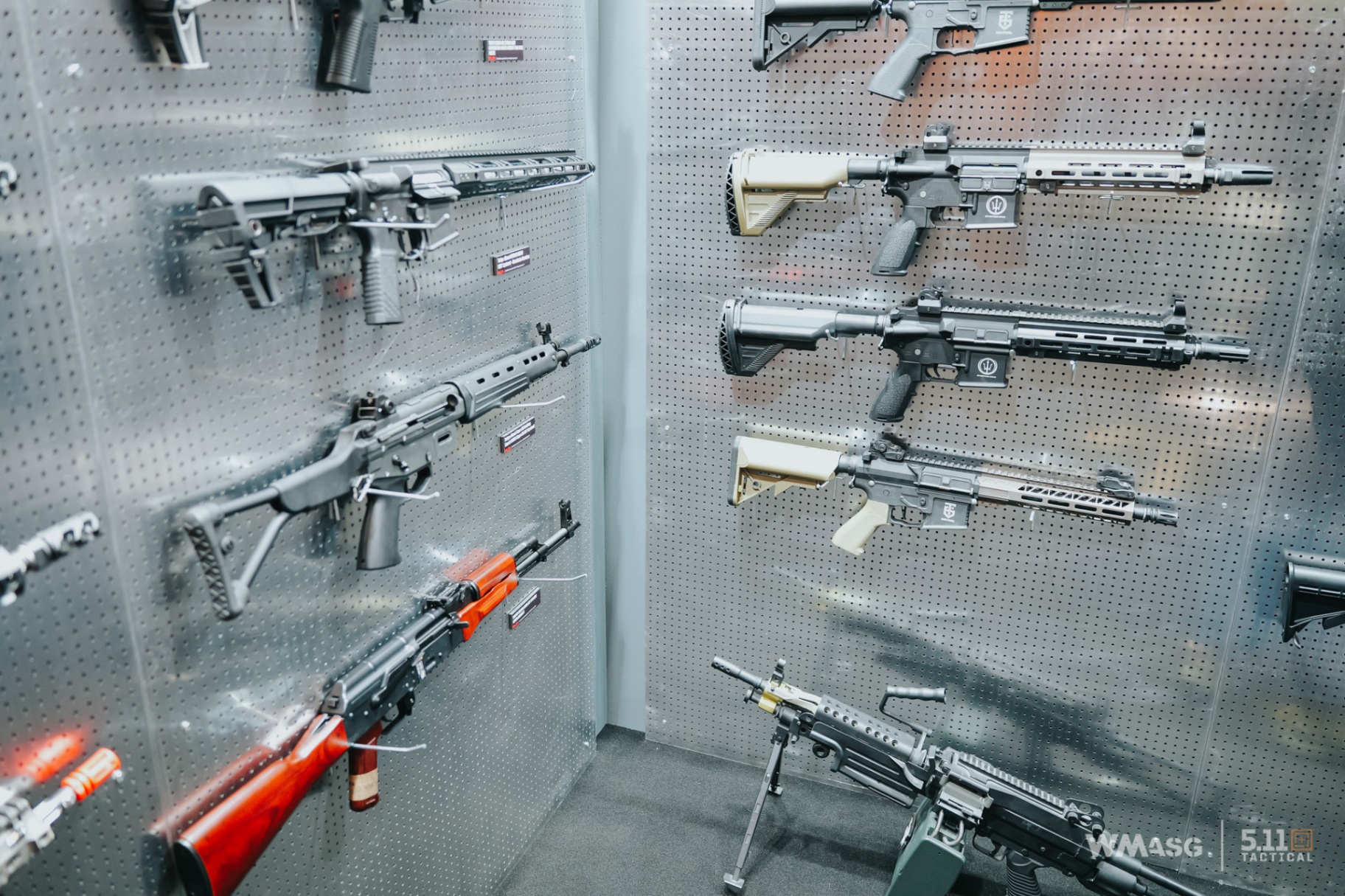 Red Wolf Airsoft z licencjonowanymi produktami własnej produkcji.