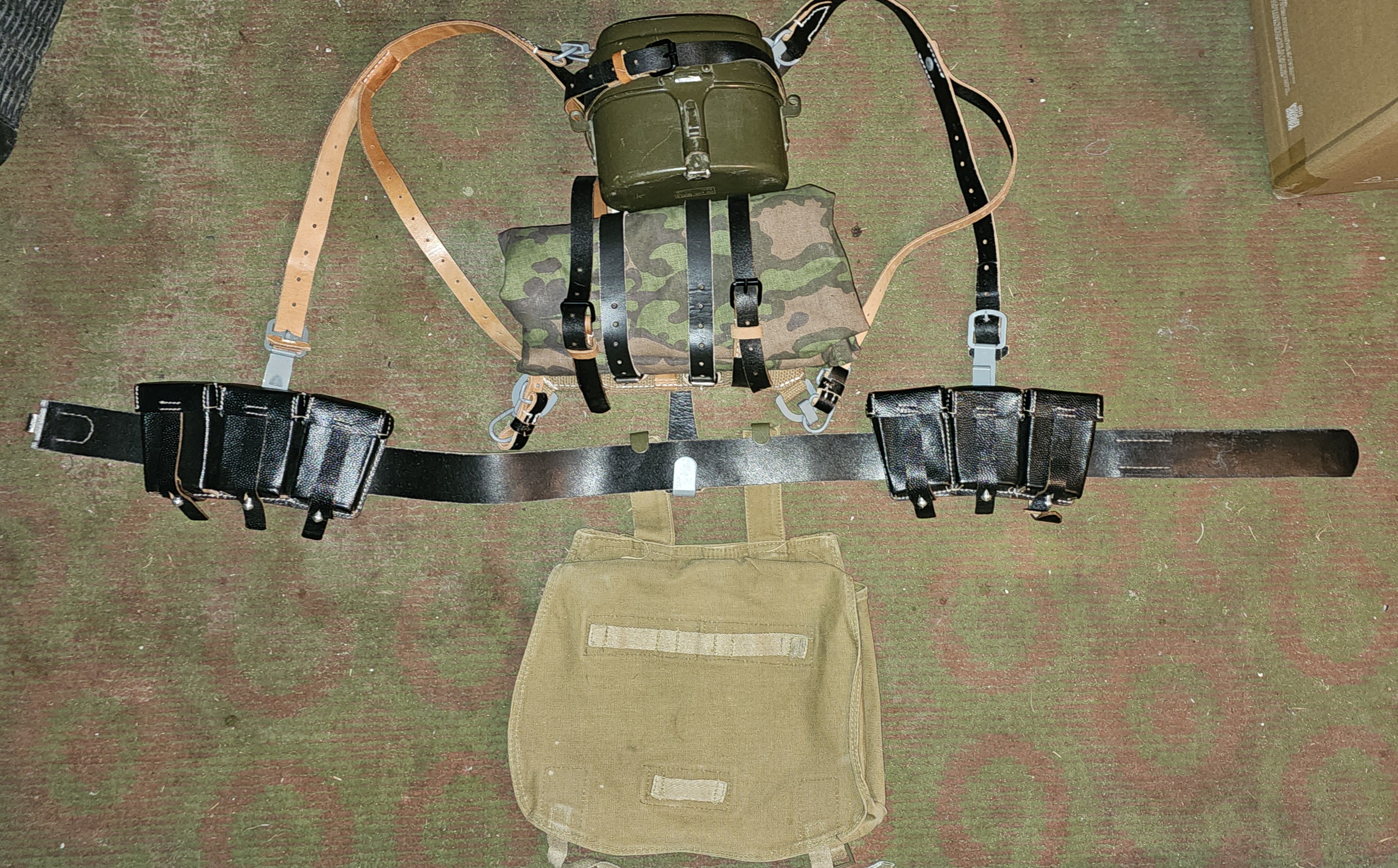 Zestaw niemieckiego oporządzenia WW2 do airsoftu historycznego