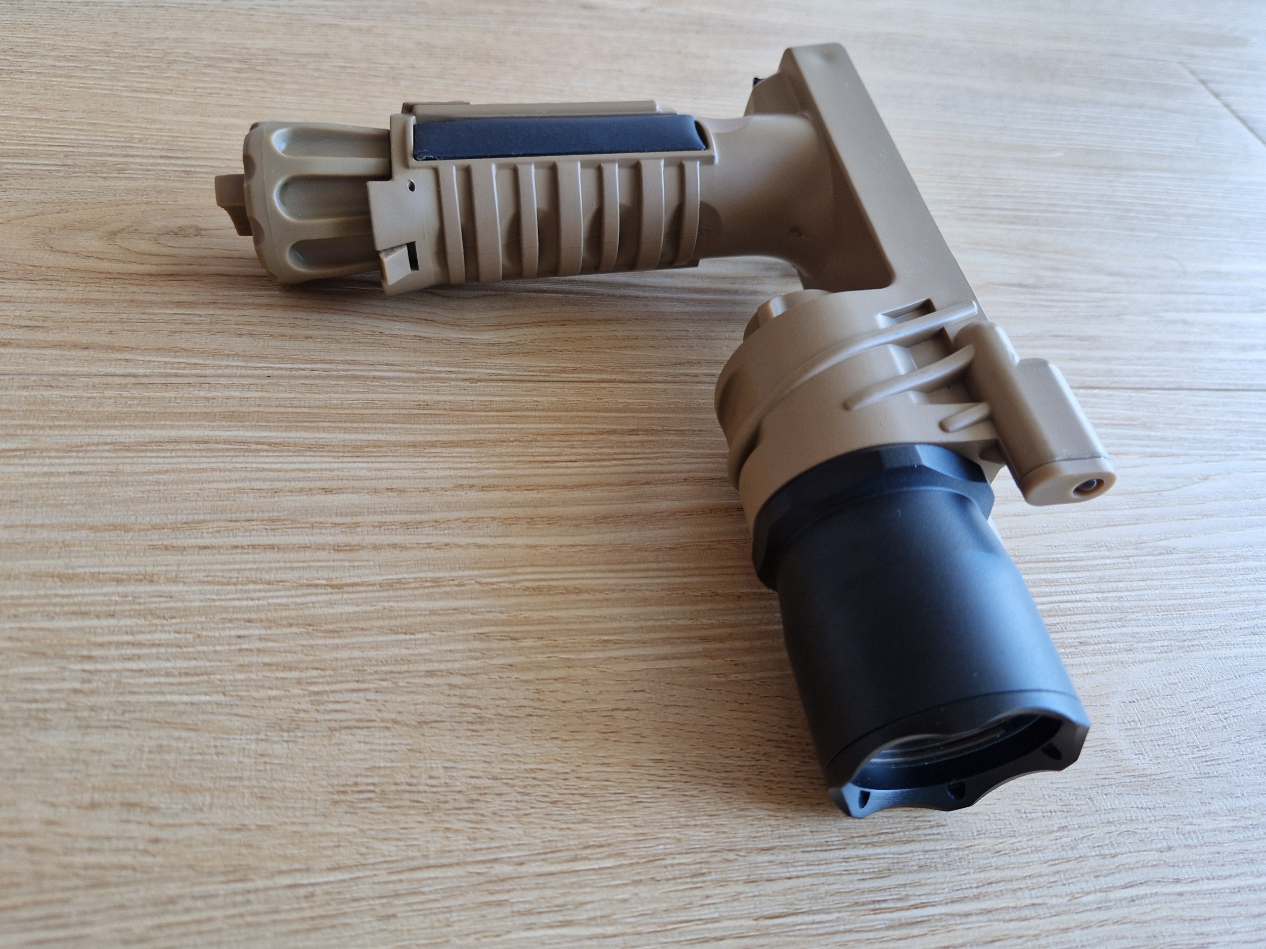 M910 latarka taktyczna, montaż unity i inne