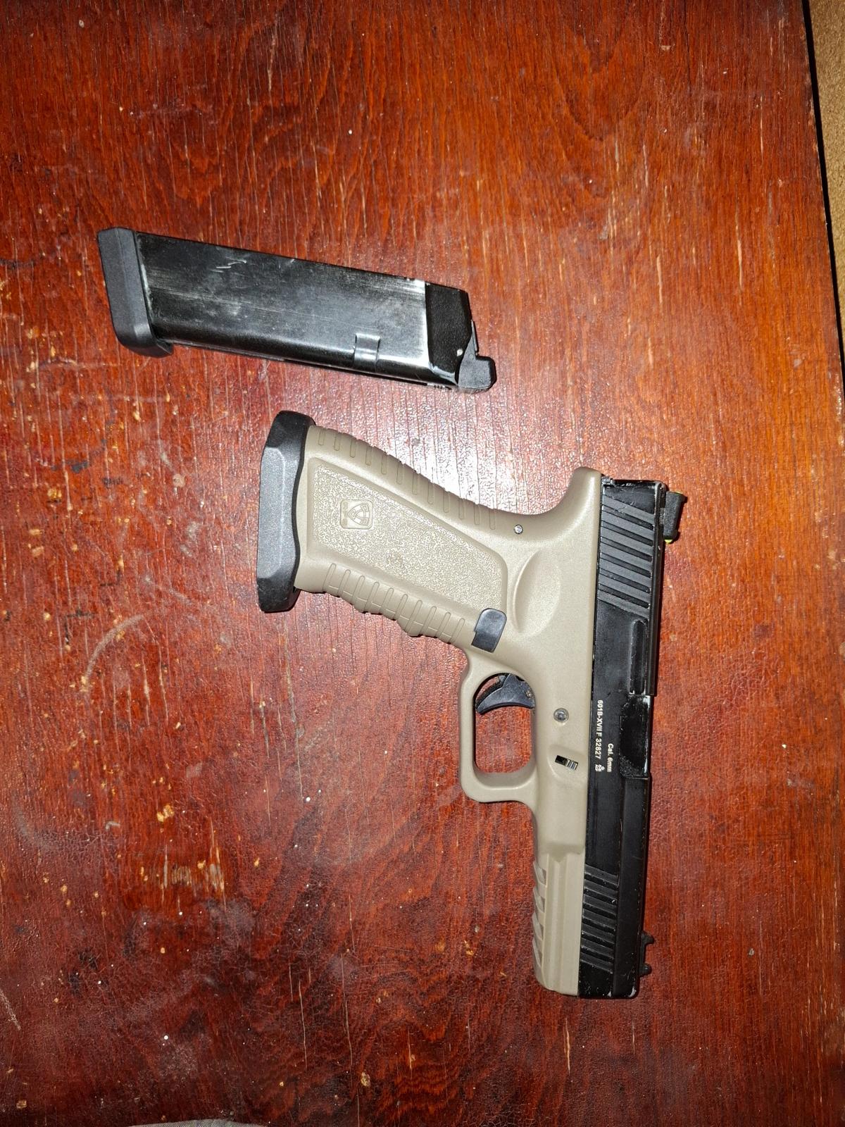 Sprzęt ASG (kilka replik, mundur i rzeczy do ASG)