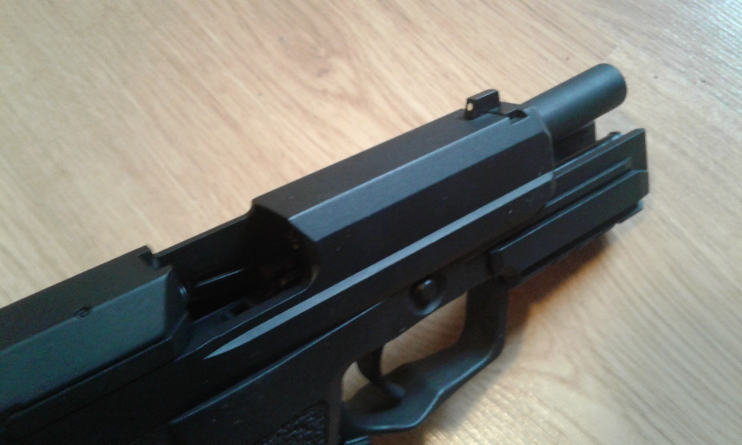 HK USP, SR,C jak NOWA