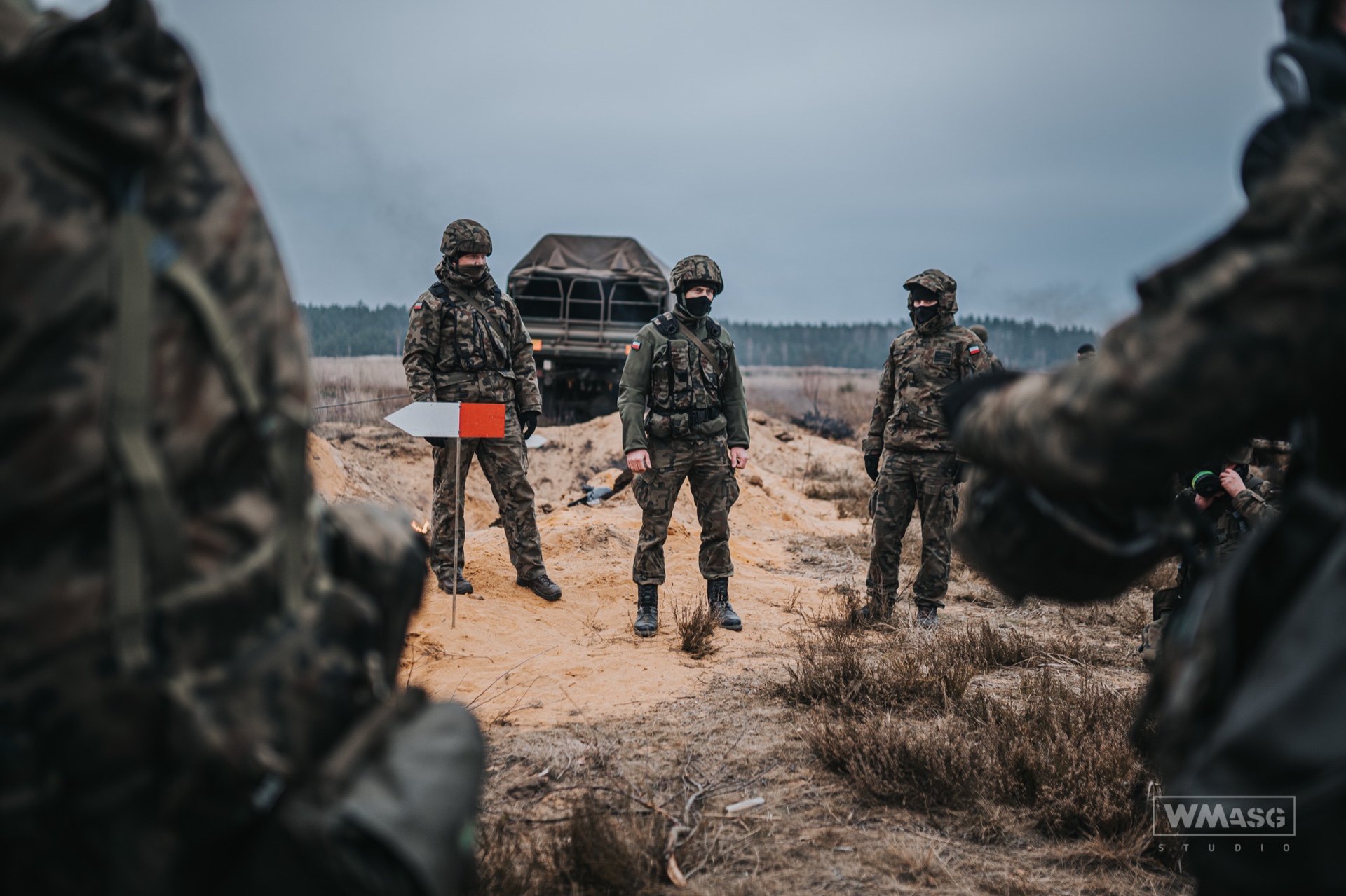 Żołnierze 6bdow na poligonie w Orzyszu (12.2020)