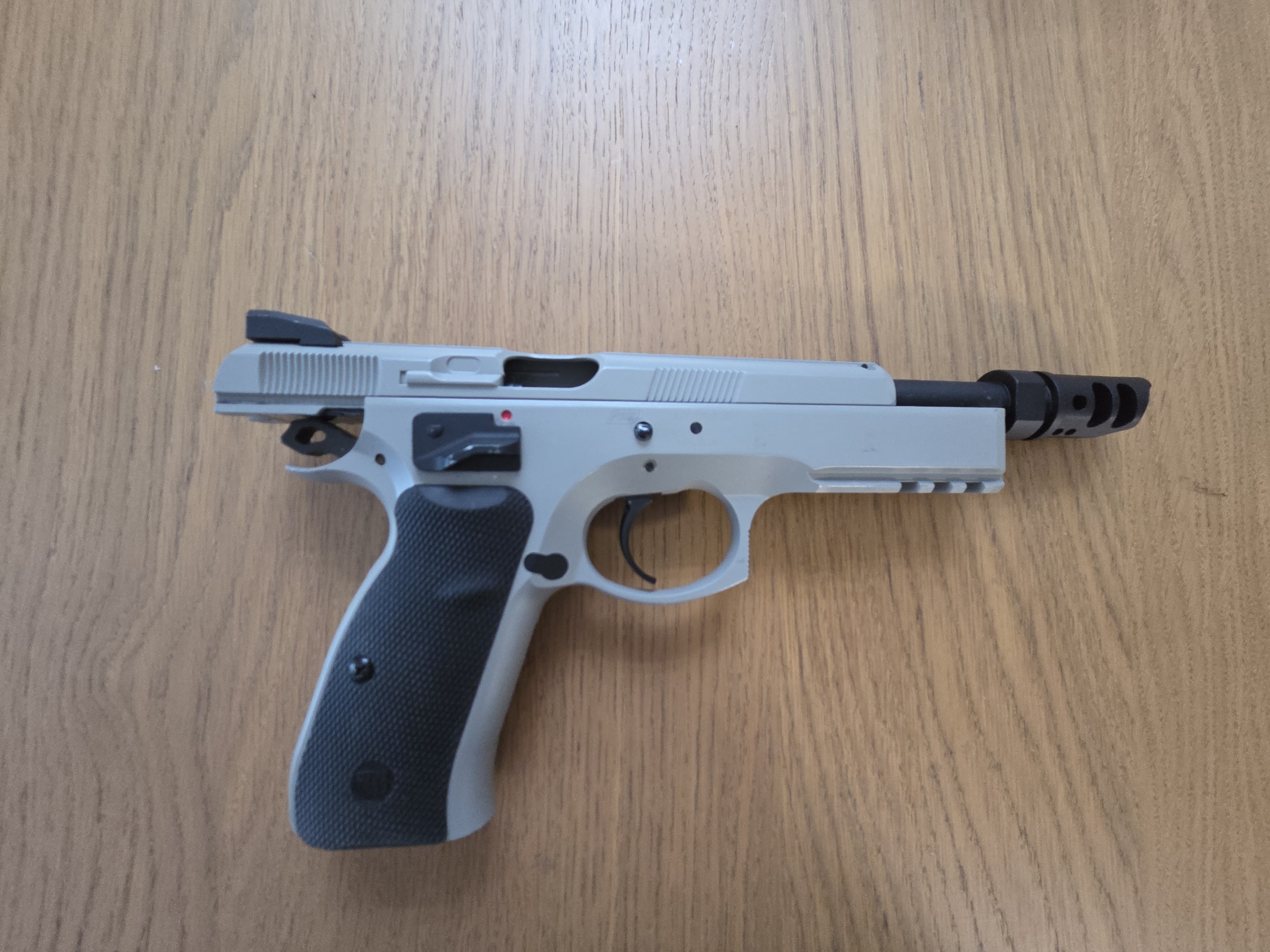 Pistolet GBB ASG CZ SP-01 Shadow - Urban Grey plus dodatki.