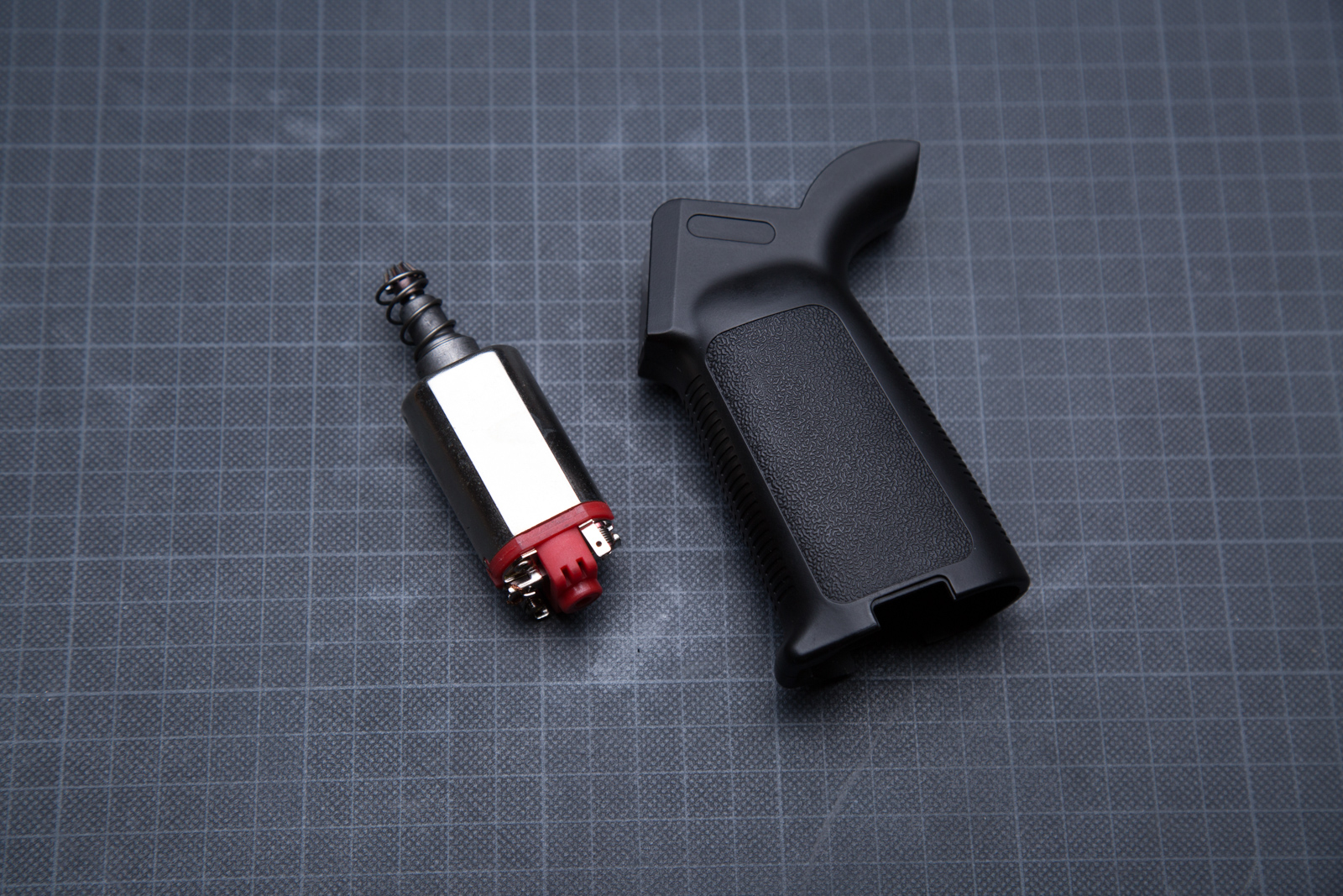 Cyma CM.098A - wewnątrz