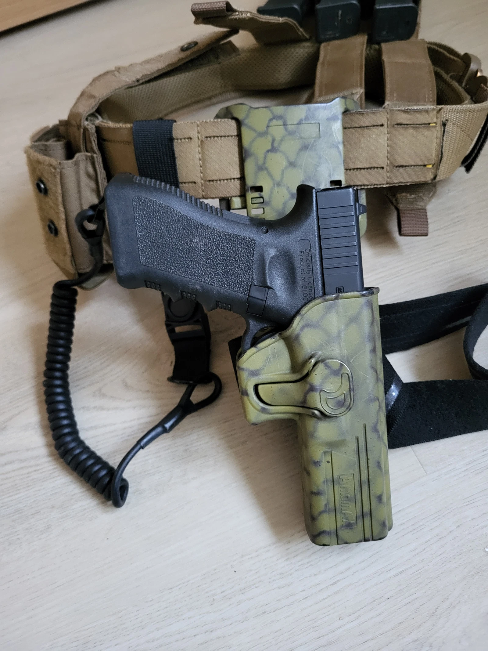 Zestaw pasów MET do pistoletu Glock 18C + 3 przedłużone magazynki