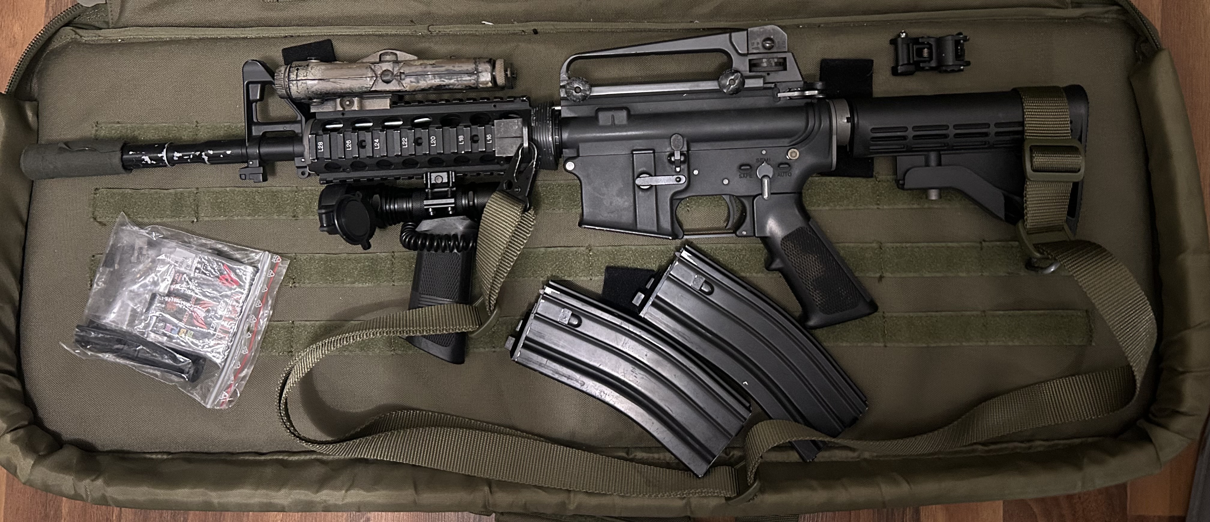Karabin m4a1 GBBR WE RATECH stalowy zespół spustowy gas blowback latarka magazynki