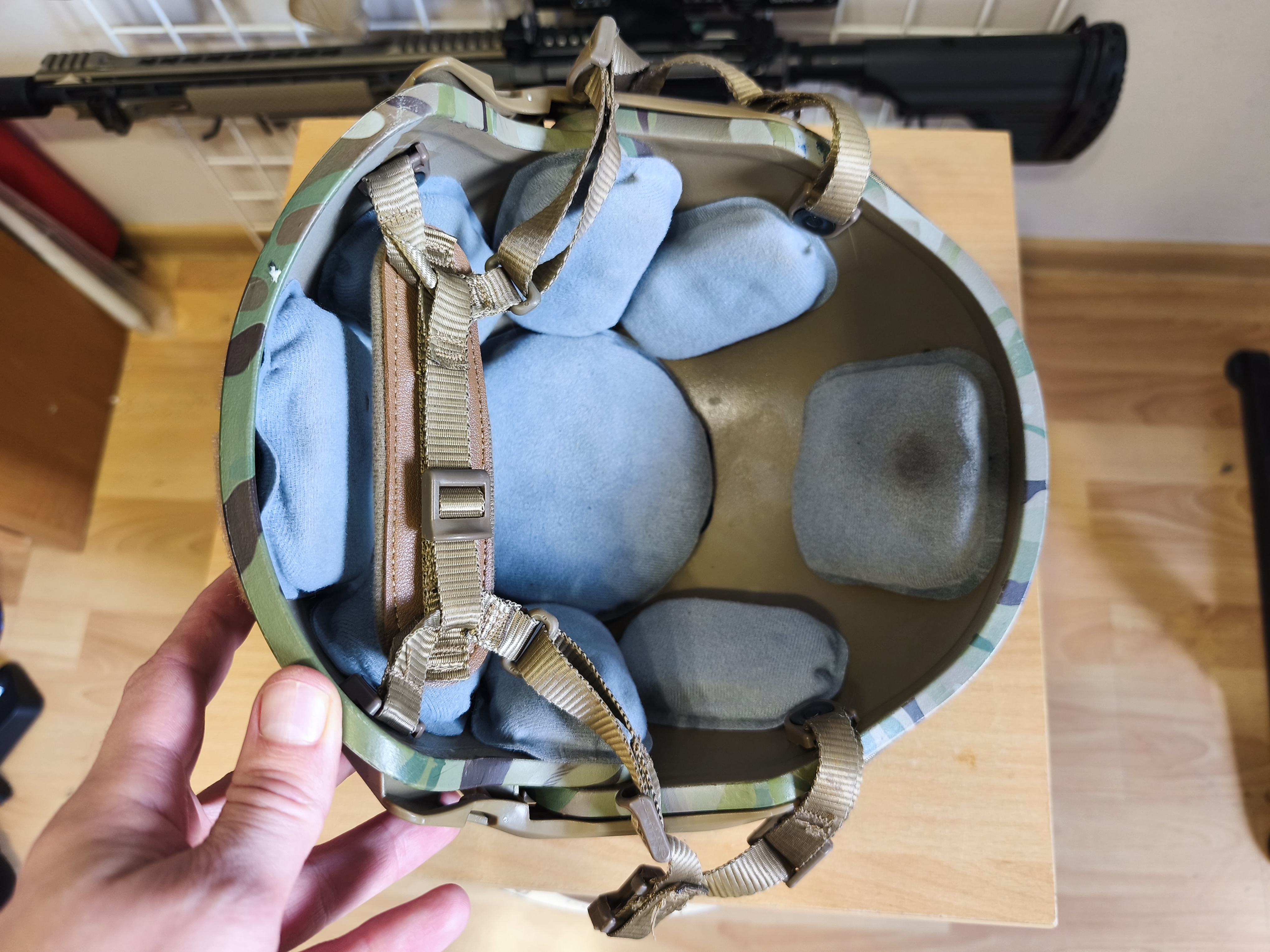 Replika hełmu CryePrecision AirFrame produkcji Ultimate Tactical w Multicam