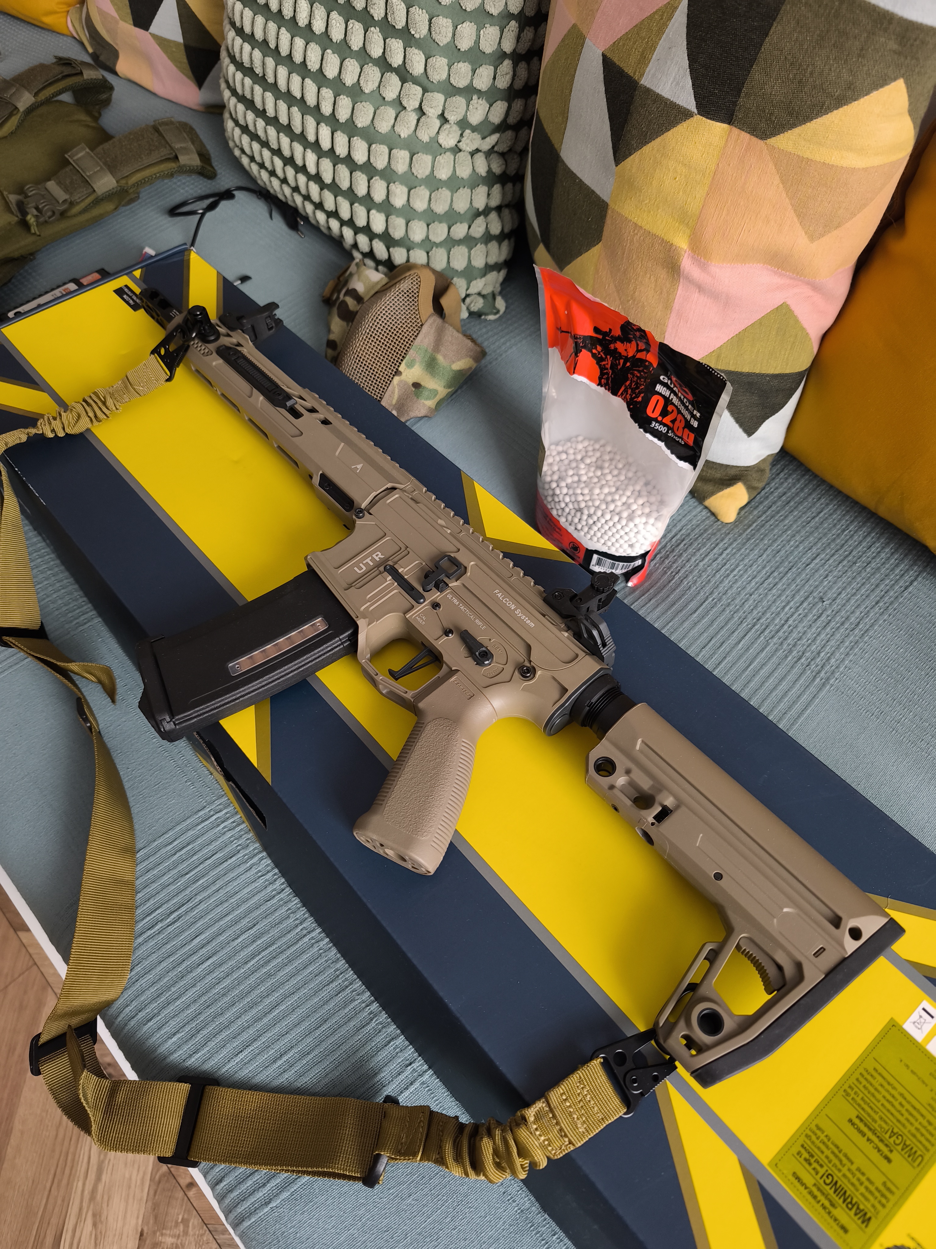 Komplet Karabin M916G UTR556 Falcon 3.0 6mm, 2 magazynki, kamizelka, maska na twarz, ładownica