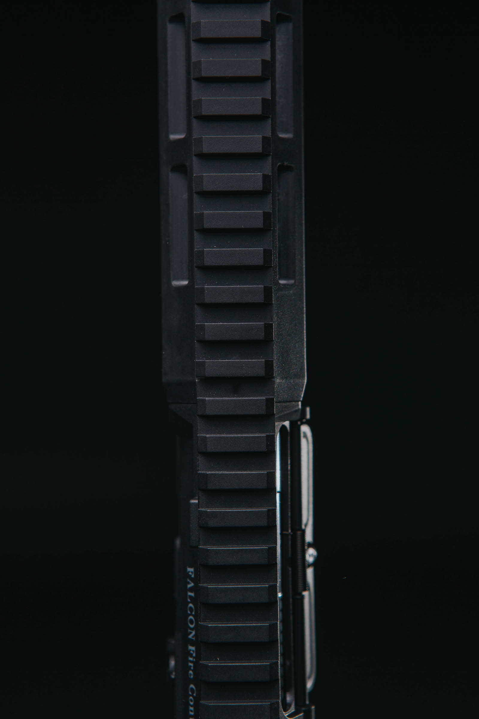 Double Eagle M904G Honey Badger z zewnątrz