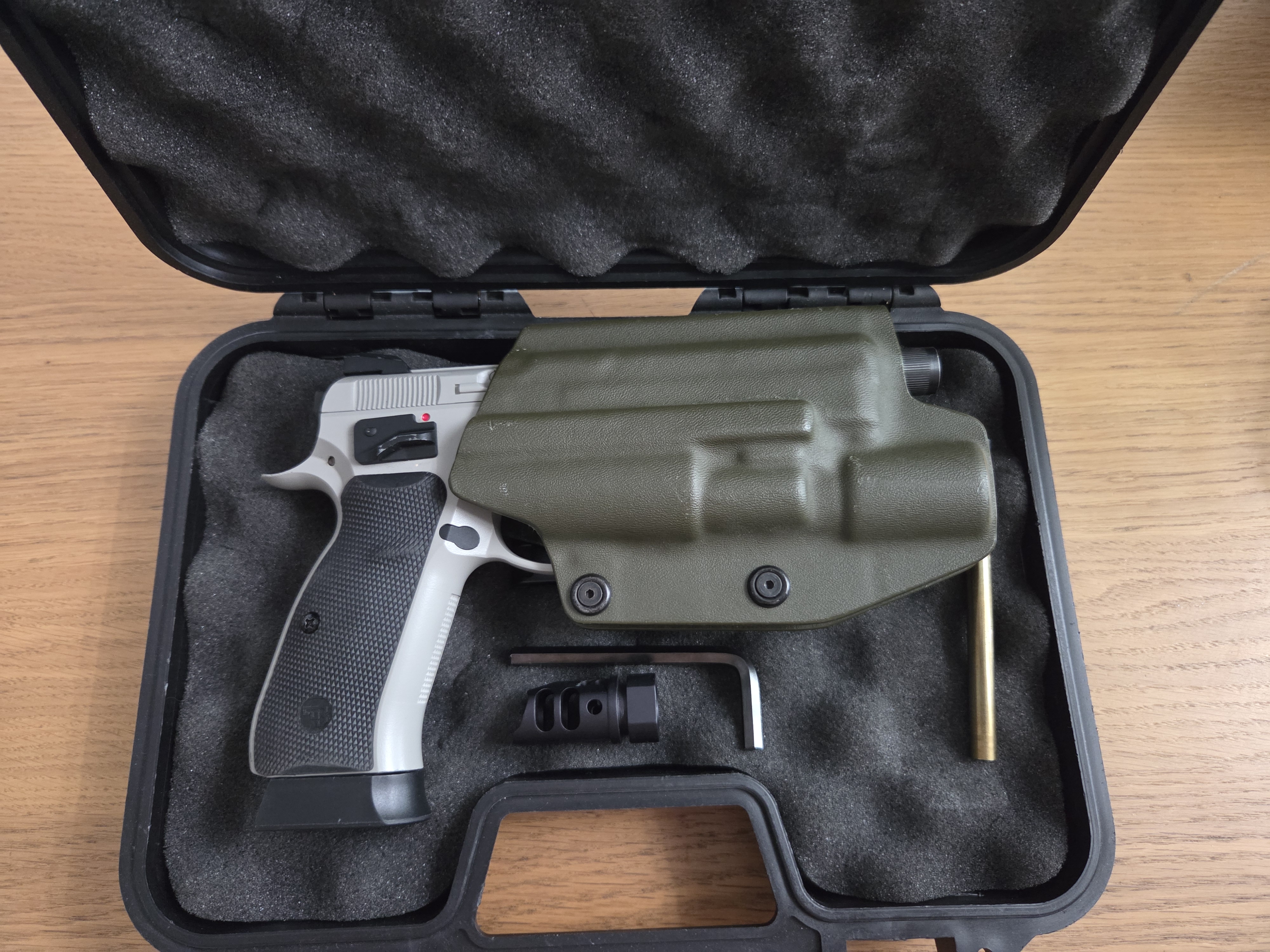 Pistolet GBB ASG CZ SP-01 Shadow - Urban Grey plus dodatki.