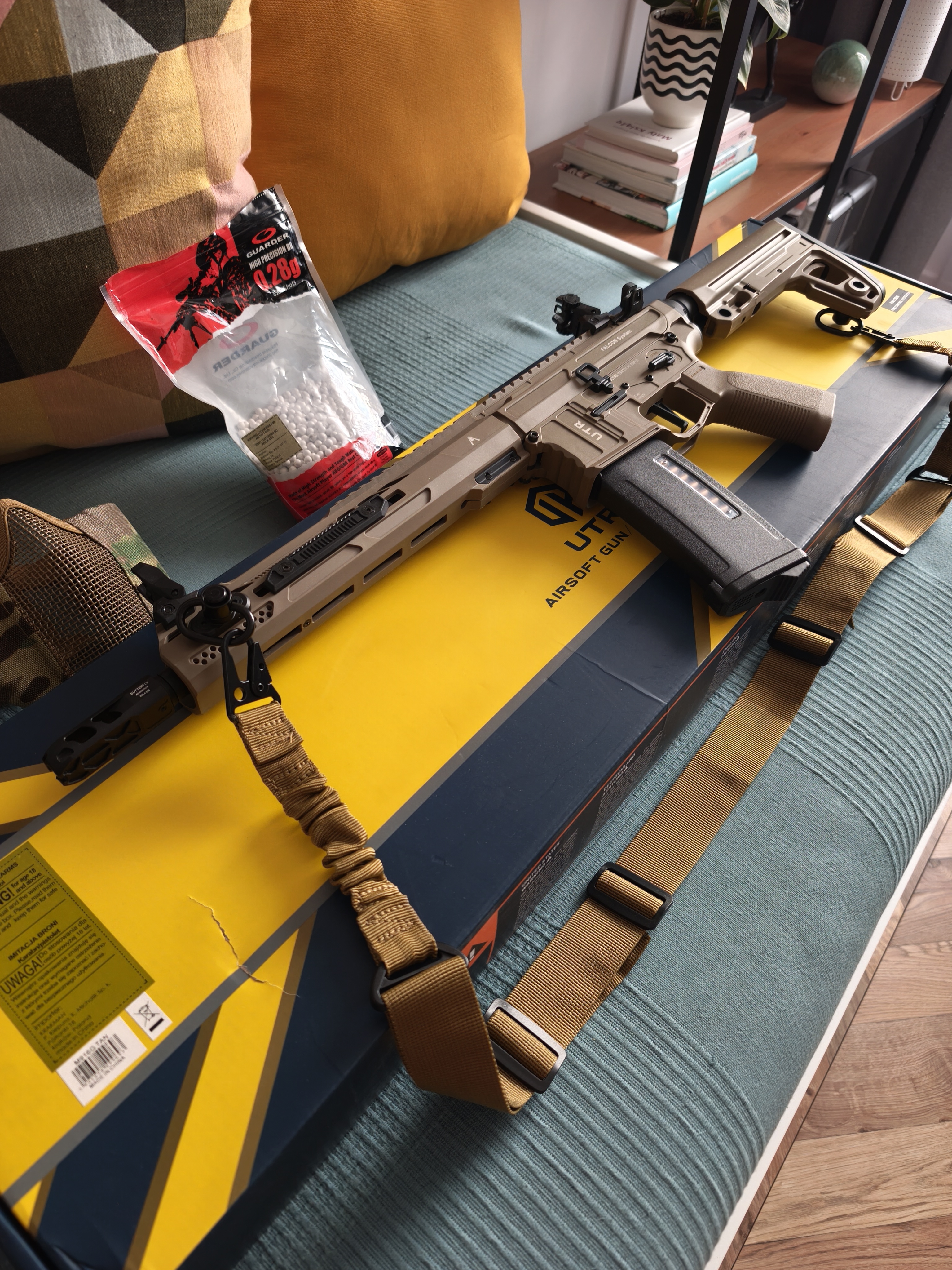 Komplet Karabin M916G UTR556 Falcon 3.0 6mm, 2 magazynki, kamizelka, maska na twarz, ładownica