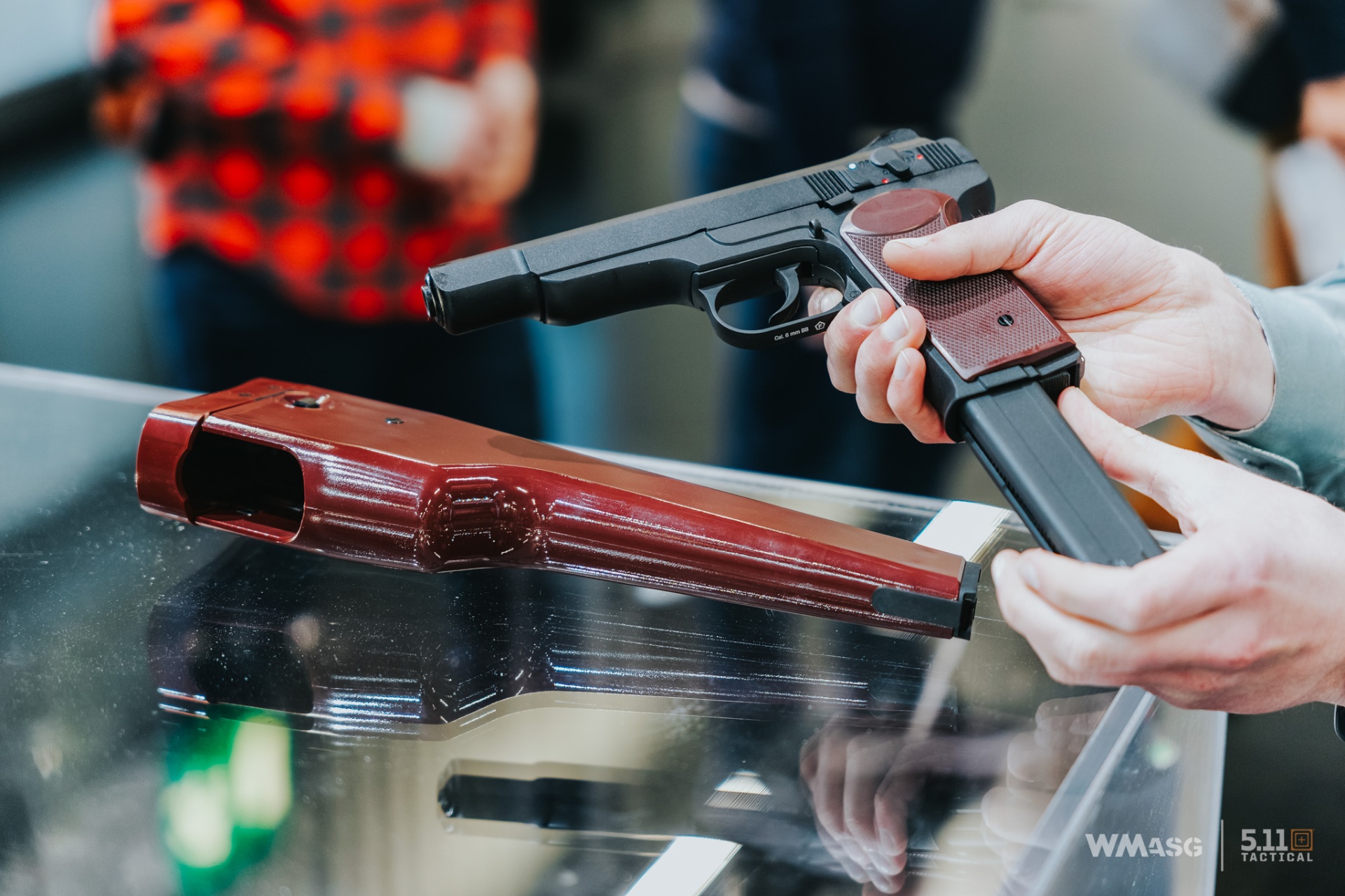 Nowy prototyp repliki Vega Force Company na targach IWA 2023