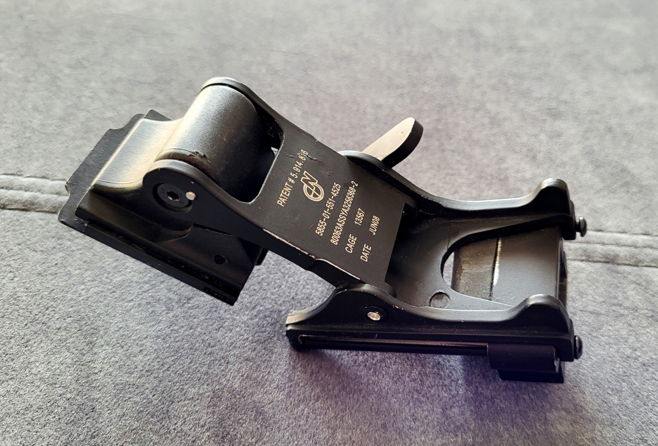 !LICYTACJA BEZ CENY MINIMALNEJ! MONTAŻ RHINO NVG NA HEŁM, NOKTOWIZOR PVS-14 (PVS-7, NOKTOWIZJA)