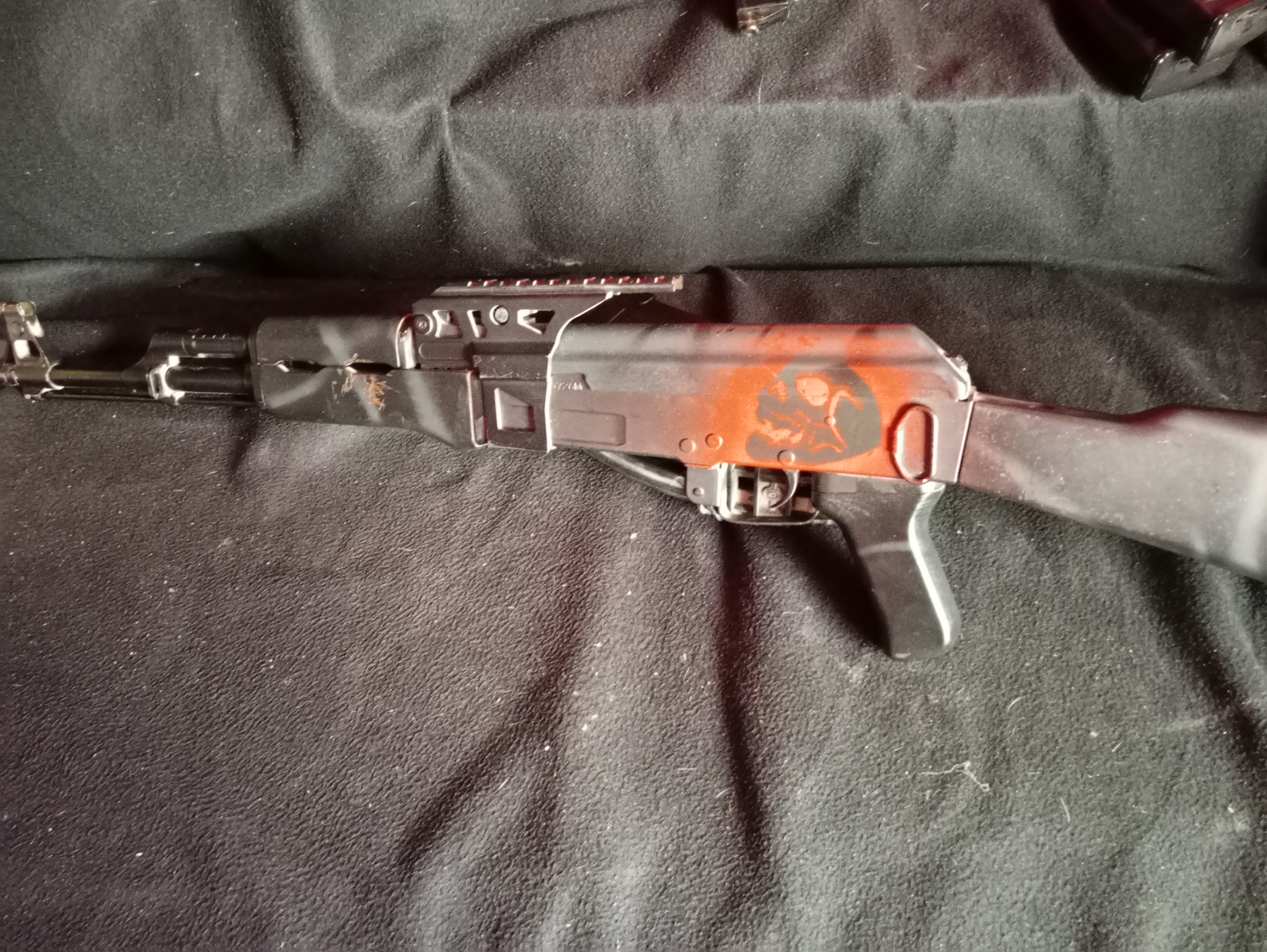 Karabinek AEG AK-47 z customowym malowaniem.-brak baterii Jaskólka gratis
