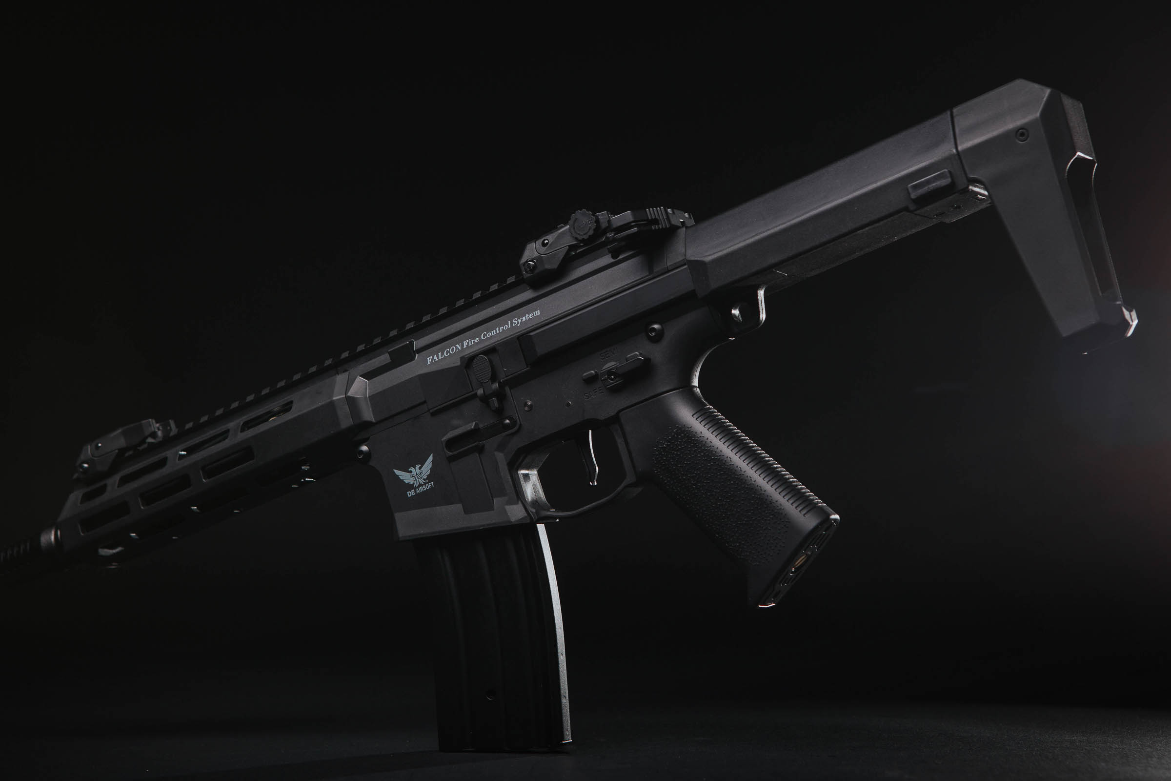 Double Eagle M904G Honey Badger z zewnątrz