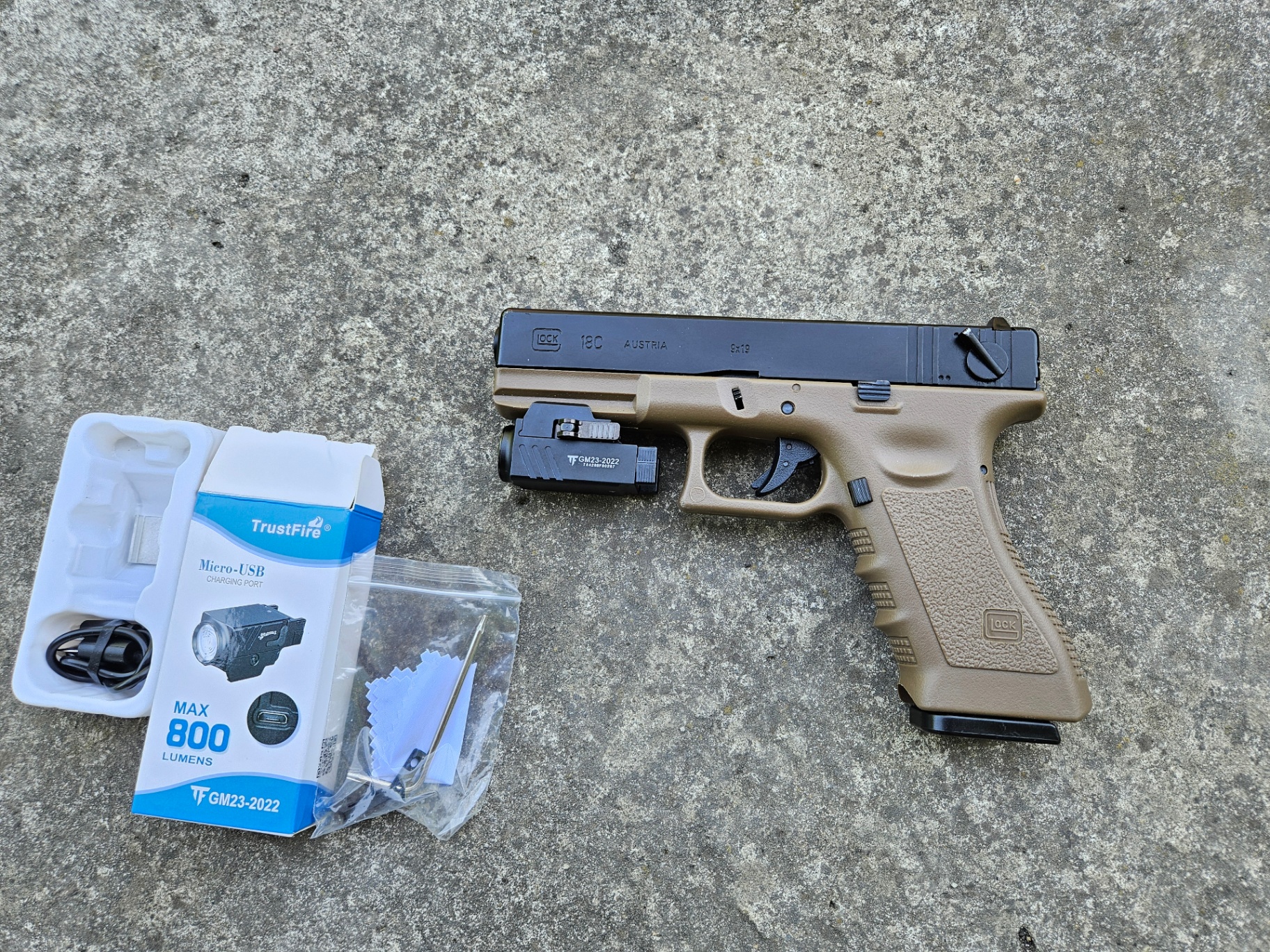 Latarka pistoletowa na pistolet GM23 800lm
