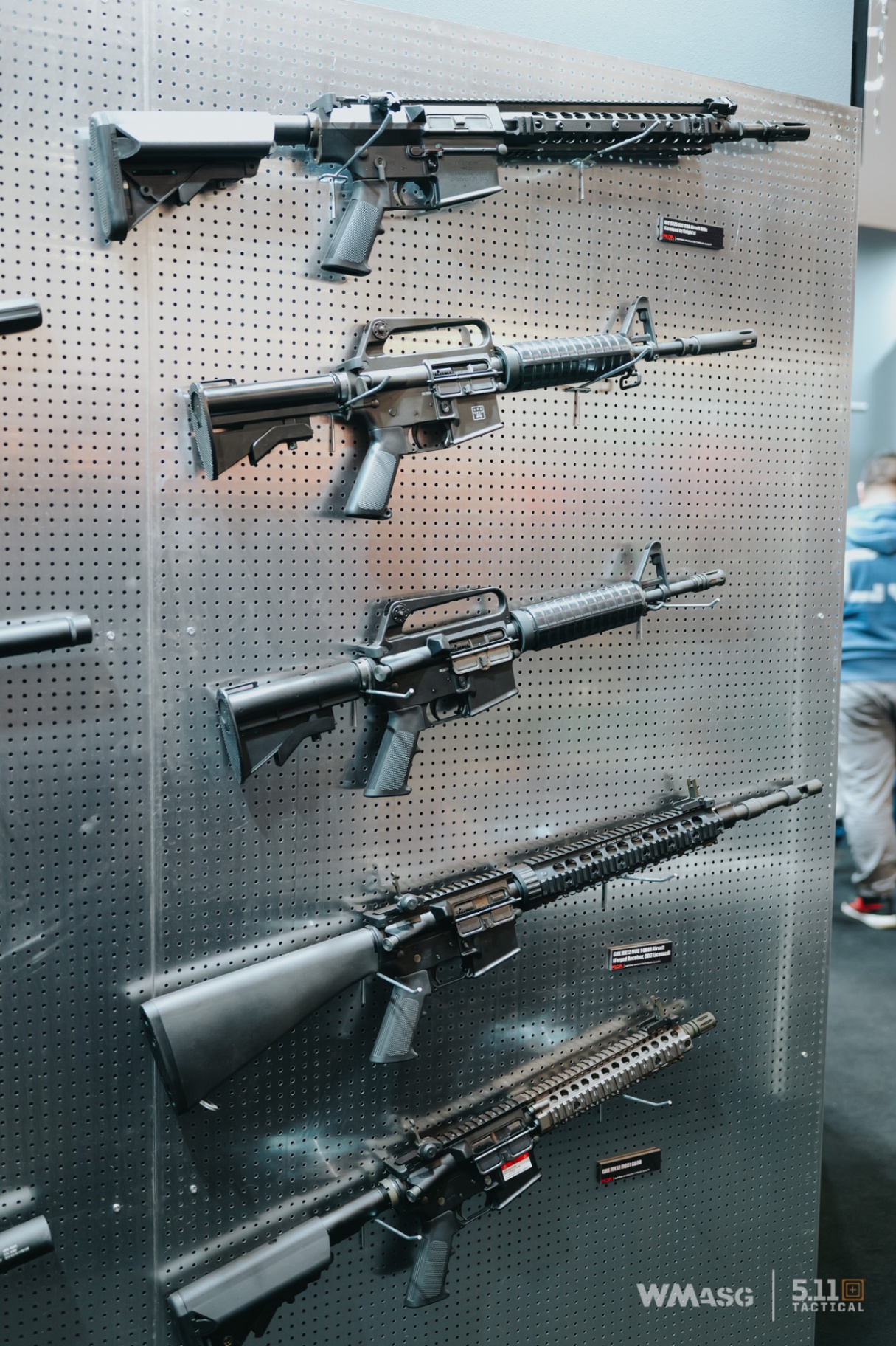 Red Wolf Airsoft z licencjonowanymi produktami własnej produkcji.