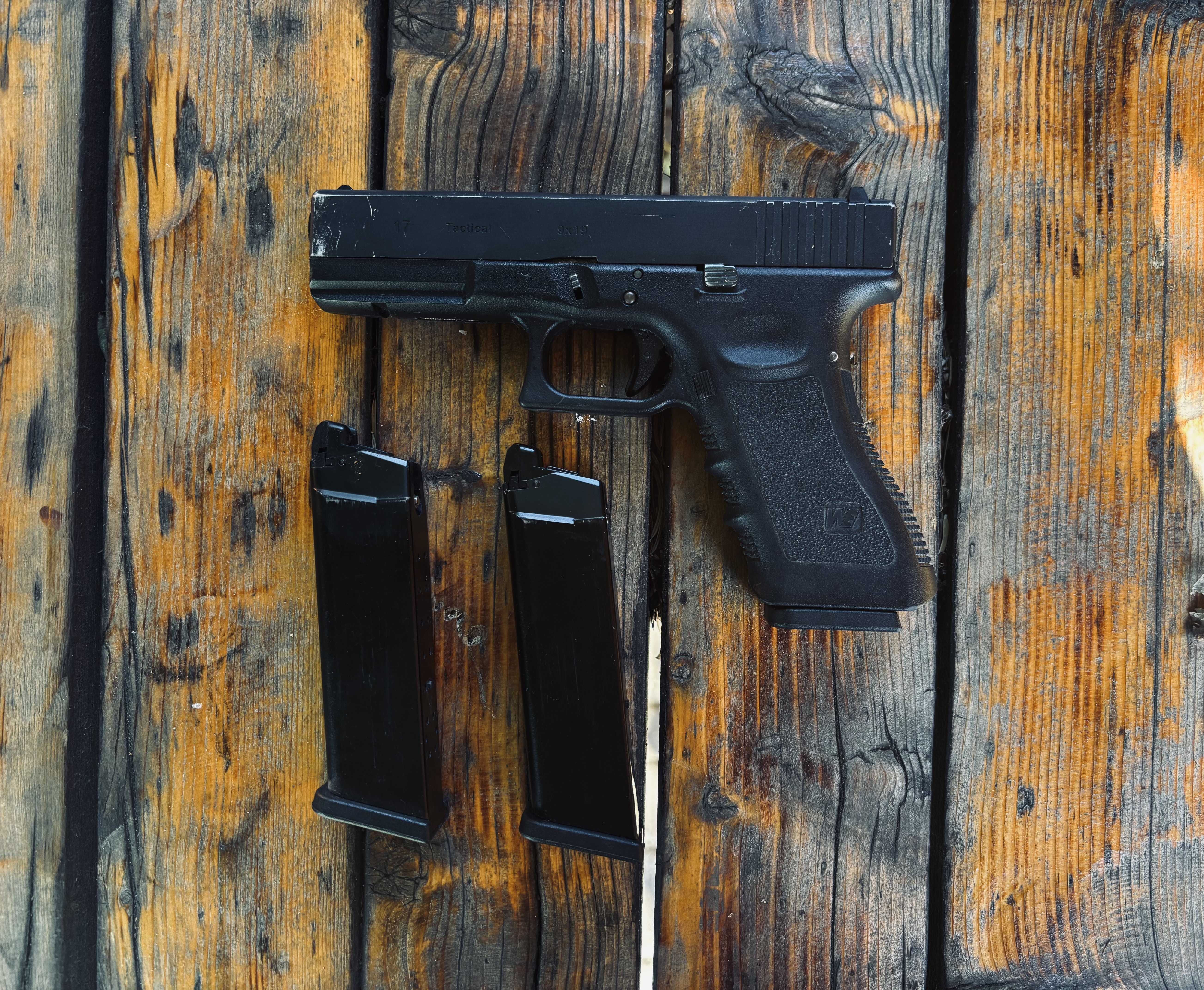 Glock 17 we+ 2 dodatkowe magi