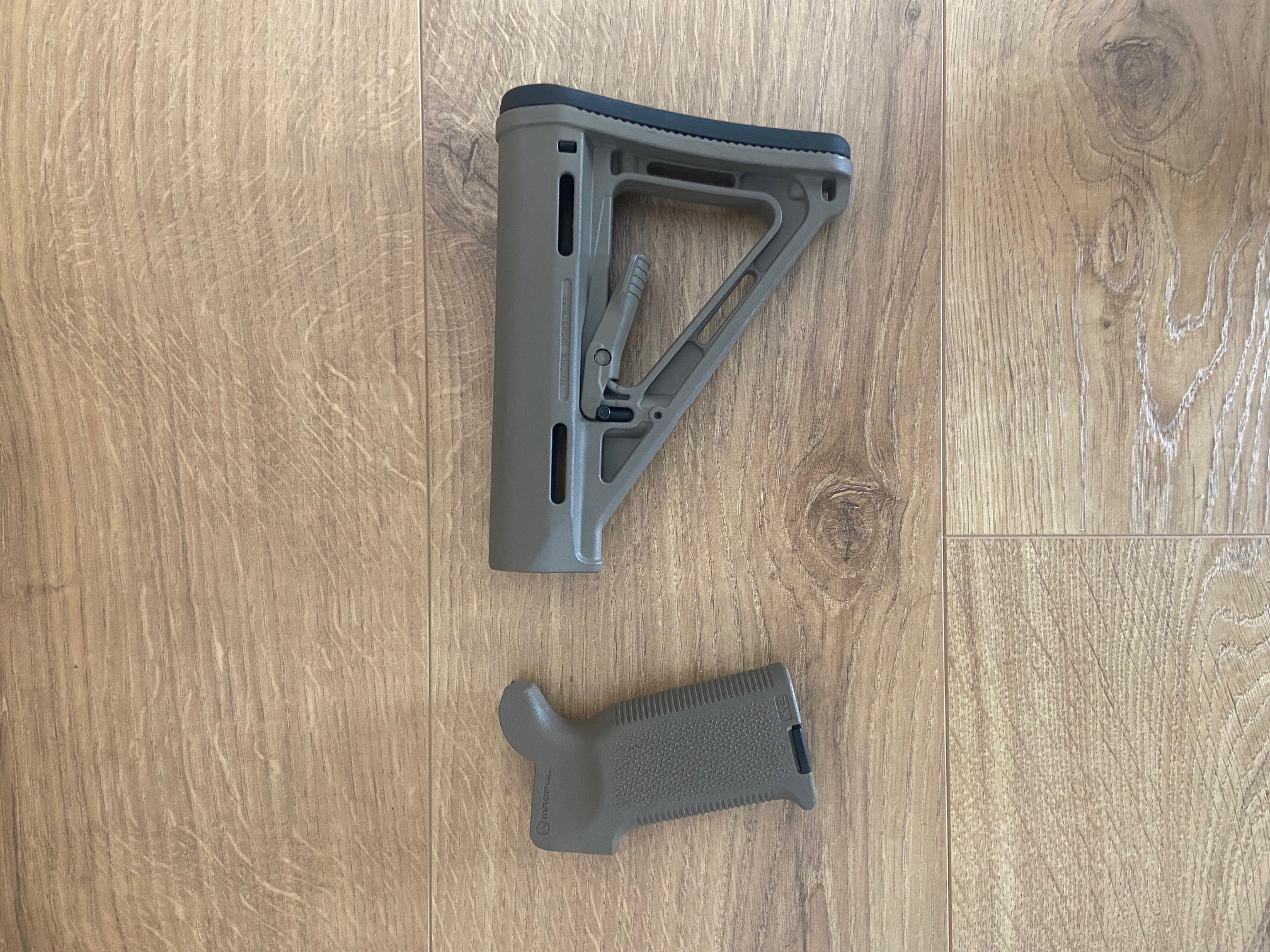 Magpul MOE-K2 + Magpul MOE FDE